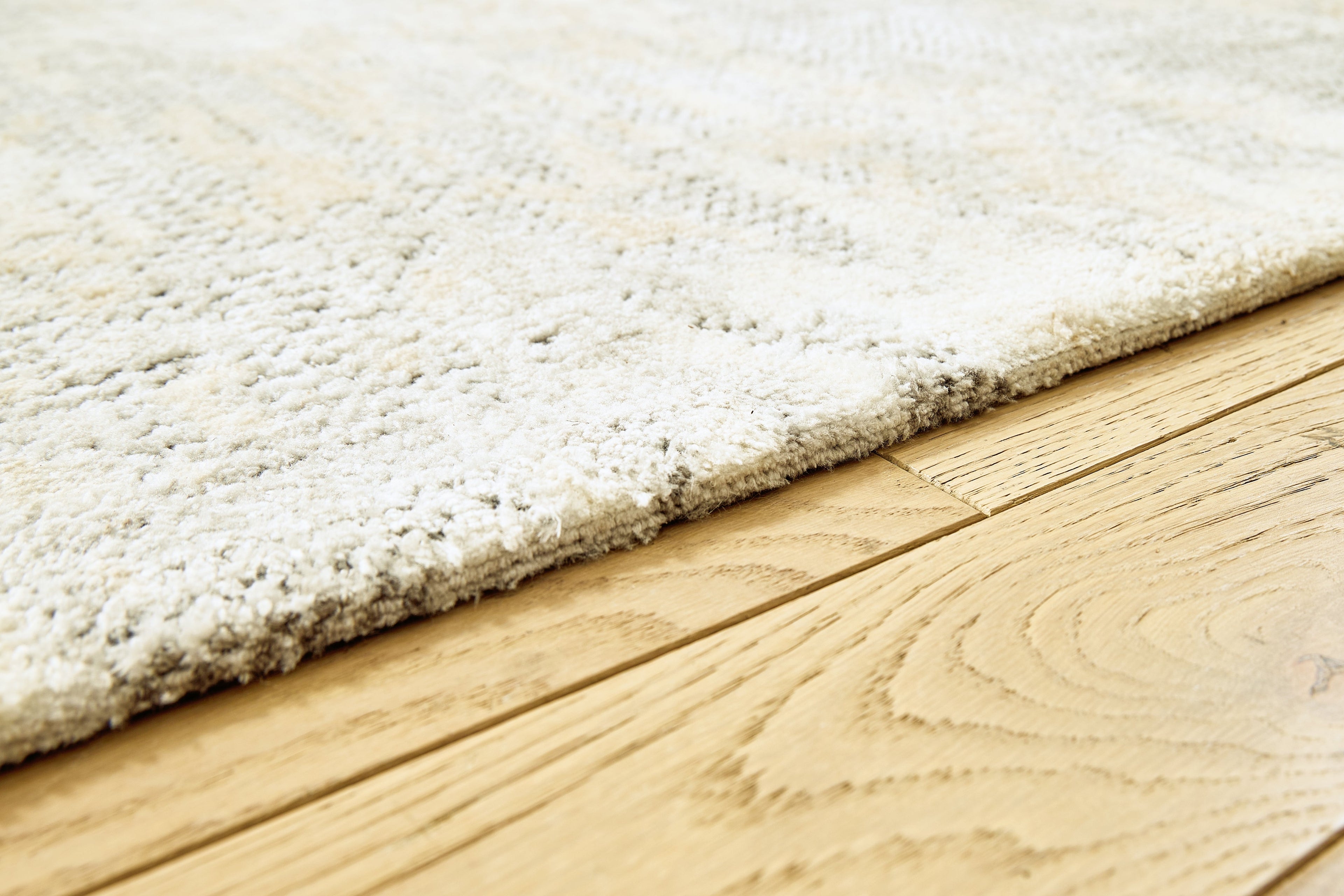 Raif Gray/White/Cream Medium Rug