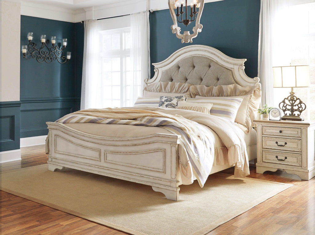 Realyn California King Upholstered Panel Bedroom Set / 5pc