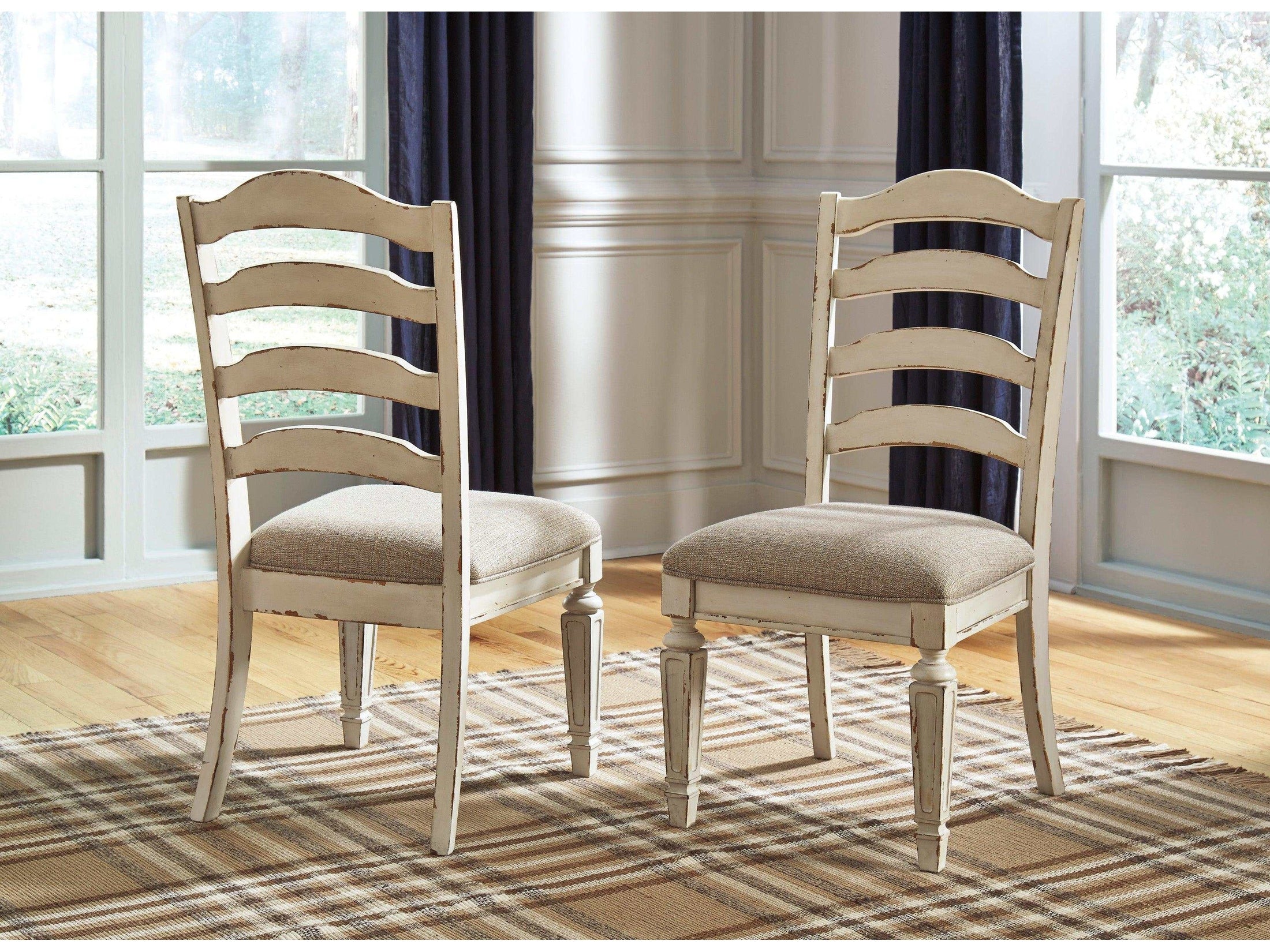 Realyn Chipped White Dining Room Set / 5pc