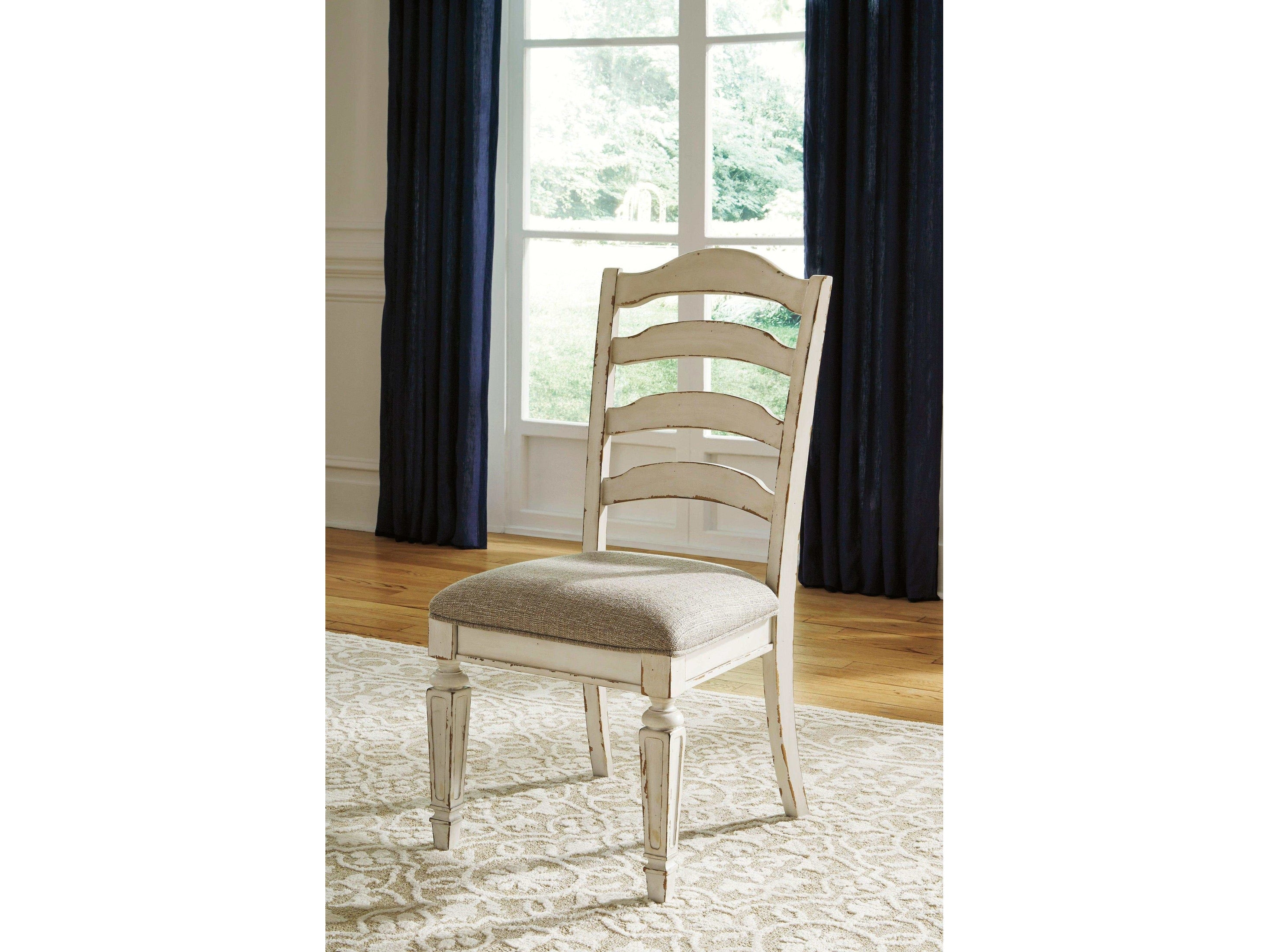 Realyn Chipped White Dining Room Set / 5pc