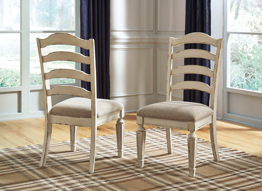 Realyn Chipped White Dining Room Set / 7pc