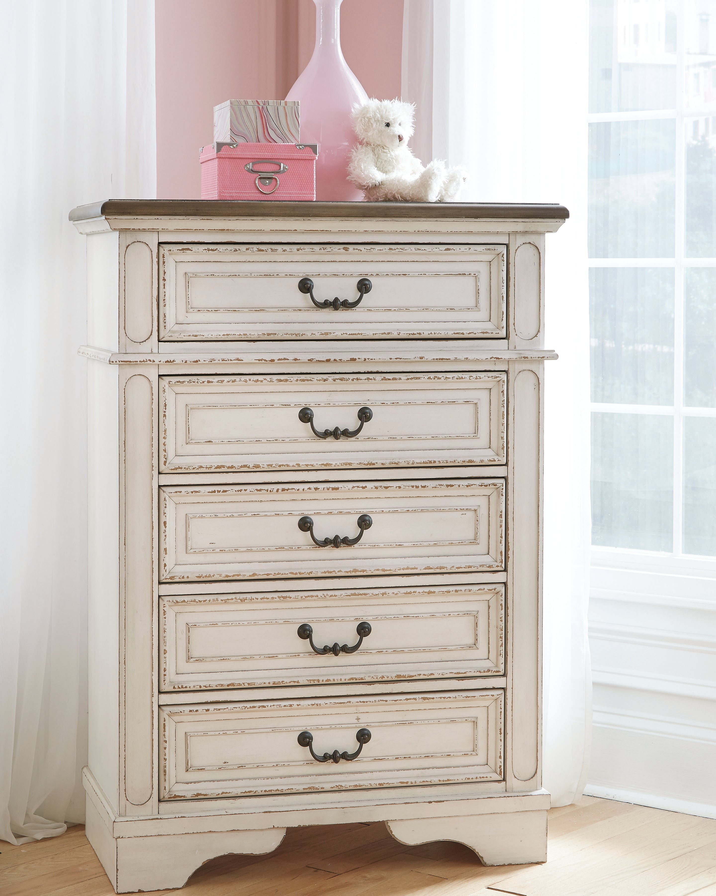Realyn Chipped King Upholstered Panel Bed, Chest and 2 Nightstands, White