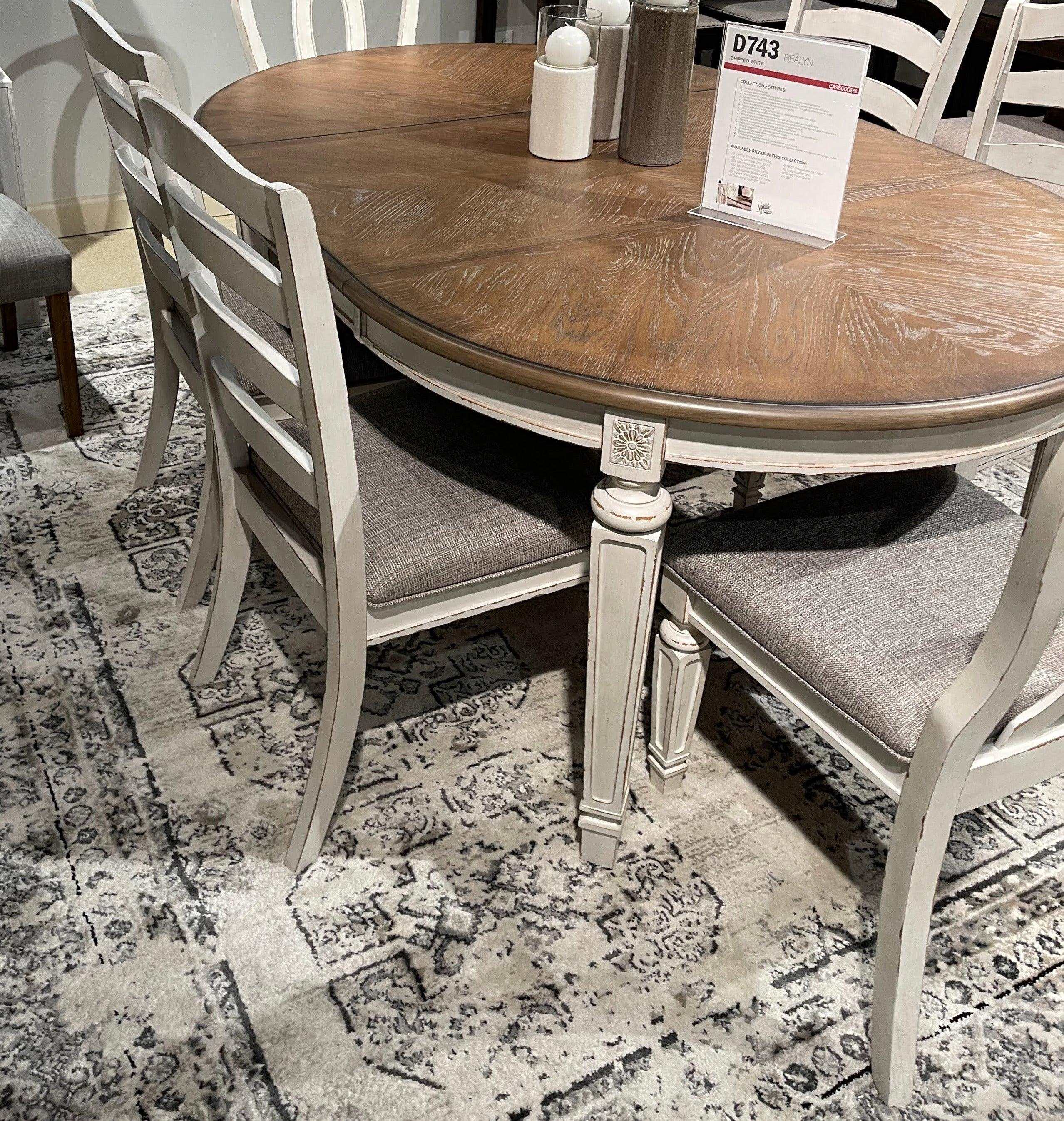 Realyn Chipped Oval Dining Room Set / 7 Pc, White