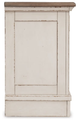 Realyn King Panel Bedroom Set, Two-Tone