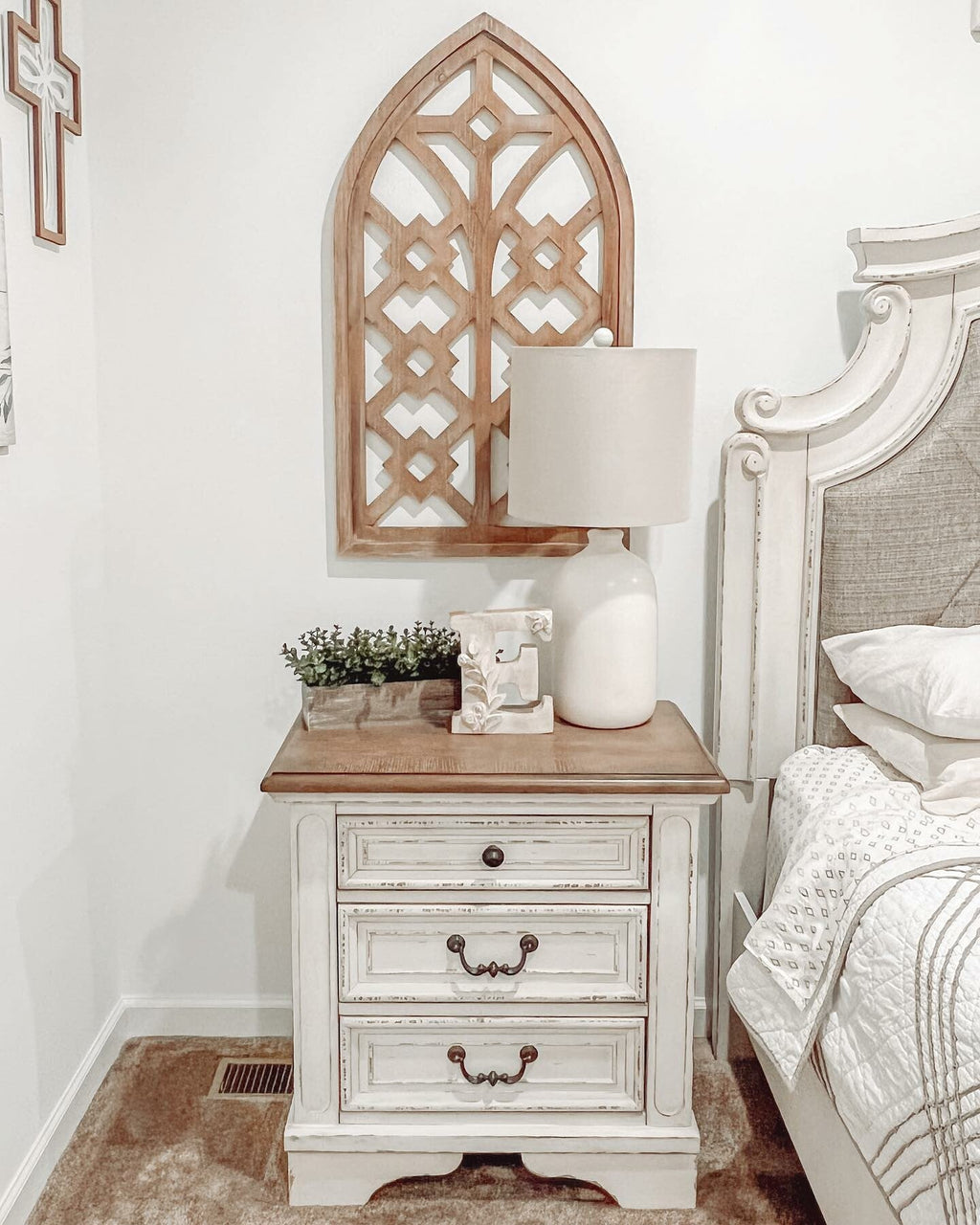 Realyn King Sleigh Bedroom Set, Two-Tone