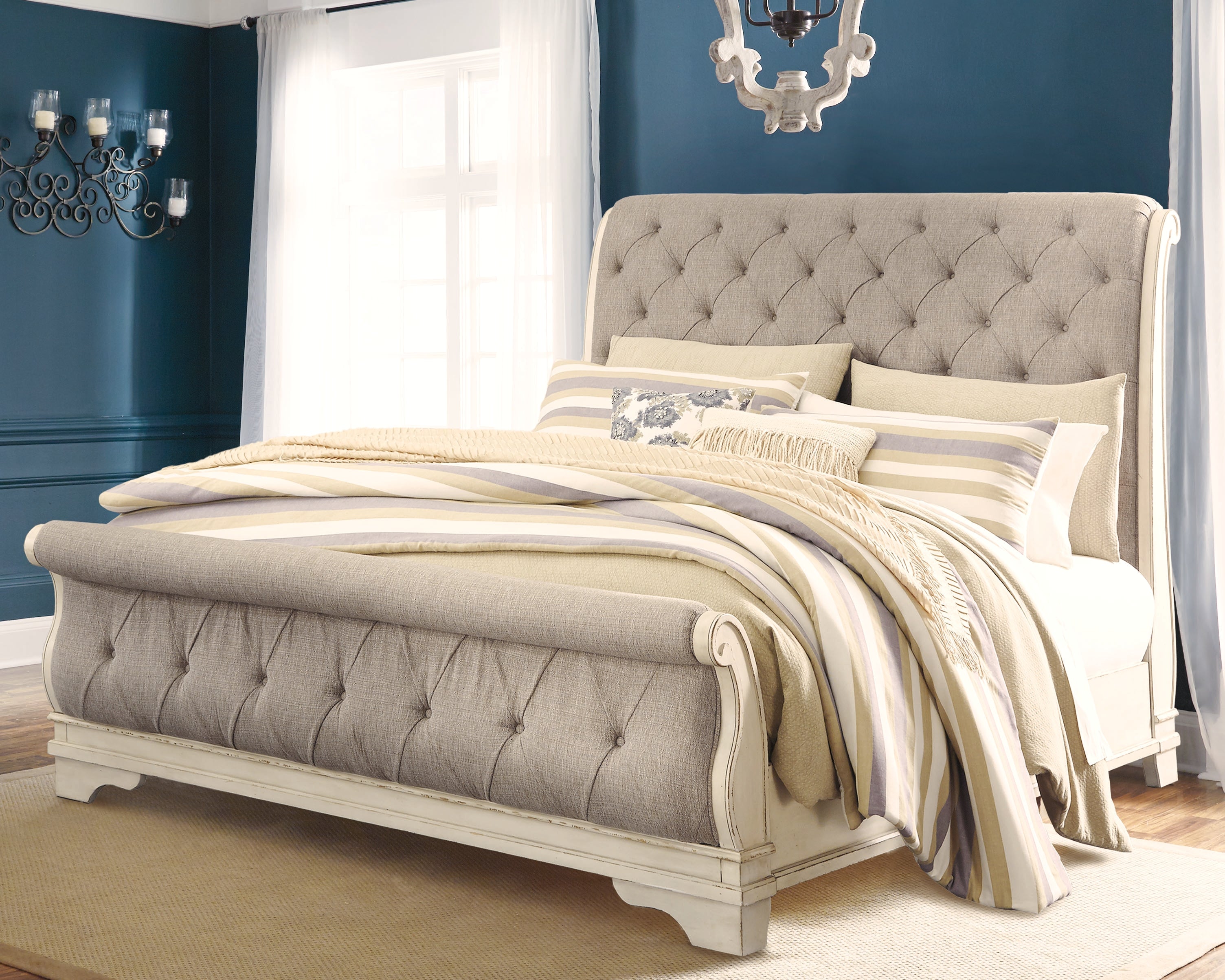 Realyn King Upholstered Sleigh Bedroom Set, Two-Tone