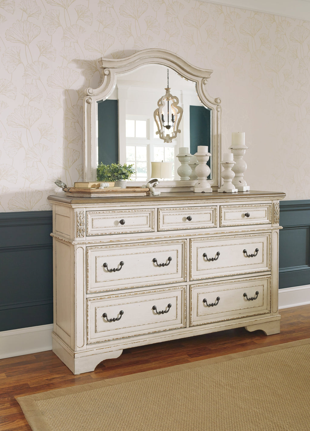 Realyn Queen Panel Bedroom Set, Two-Tone