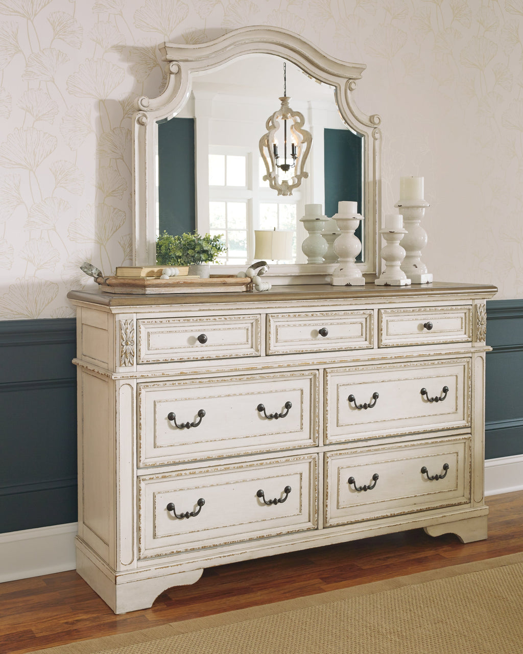 Realyn Queen Upholstered Panel Bedroom Set, Two-Tone