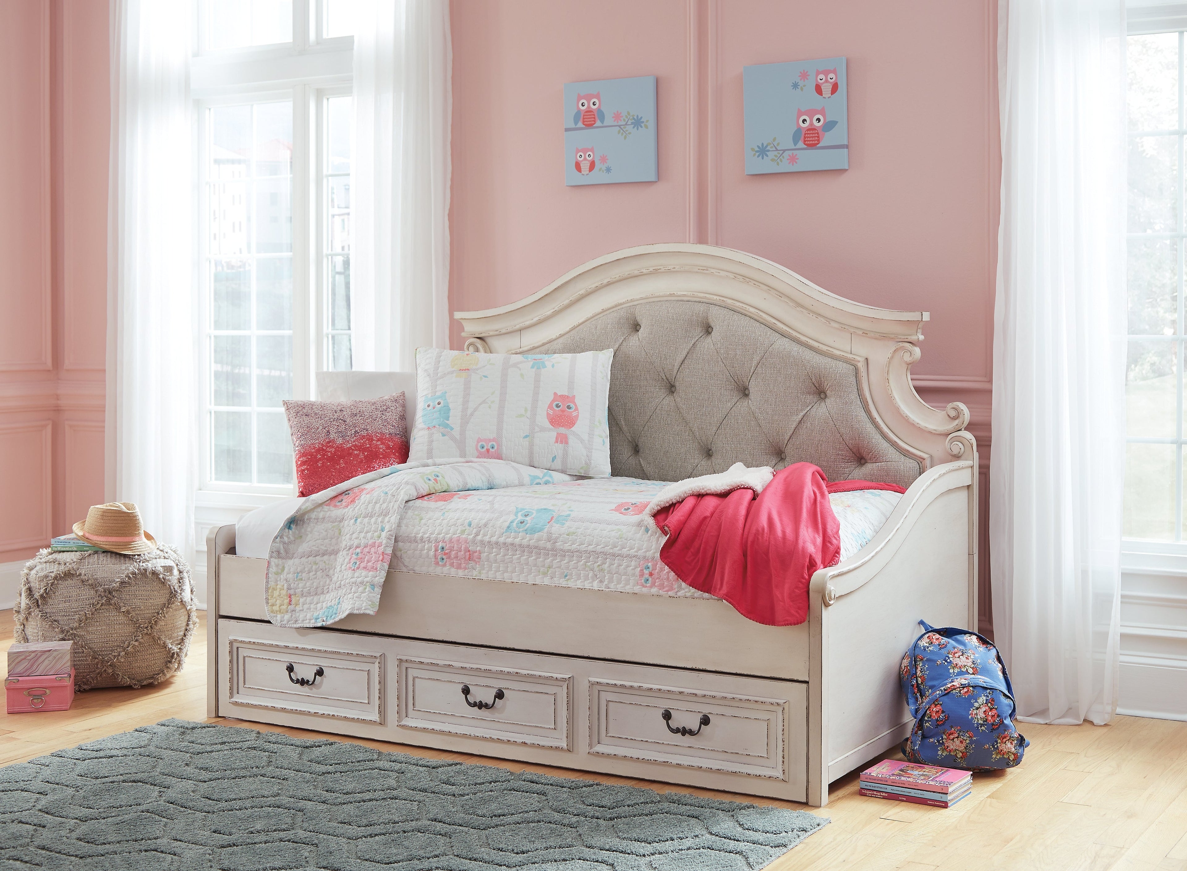 Realyn Twin Day Bed, Two-Tone