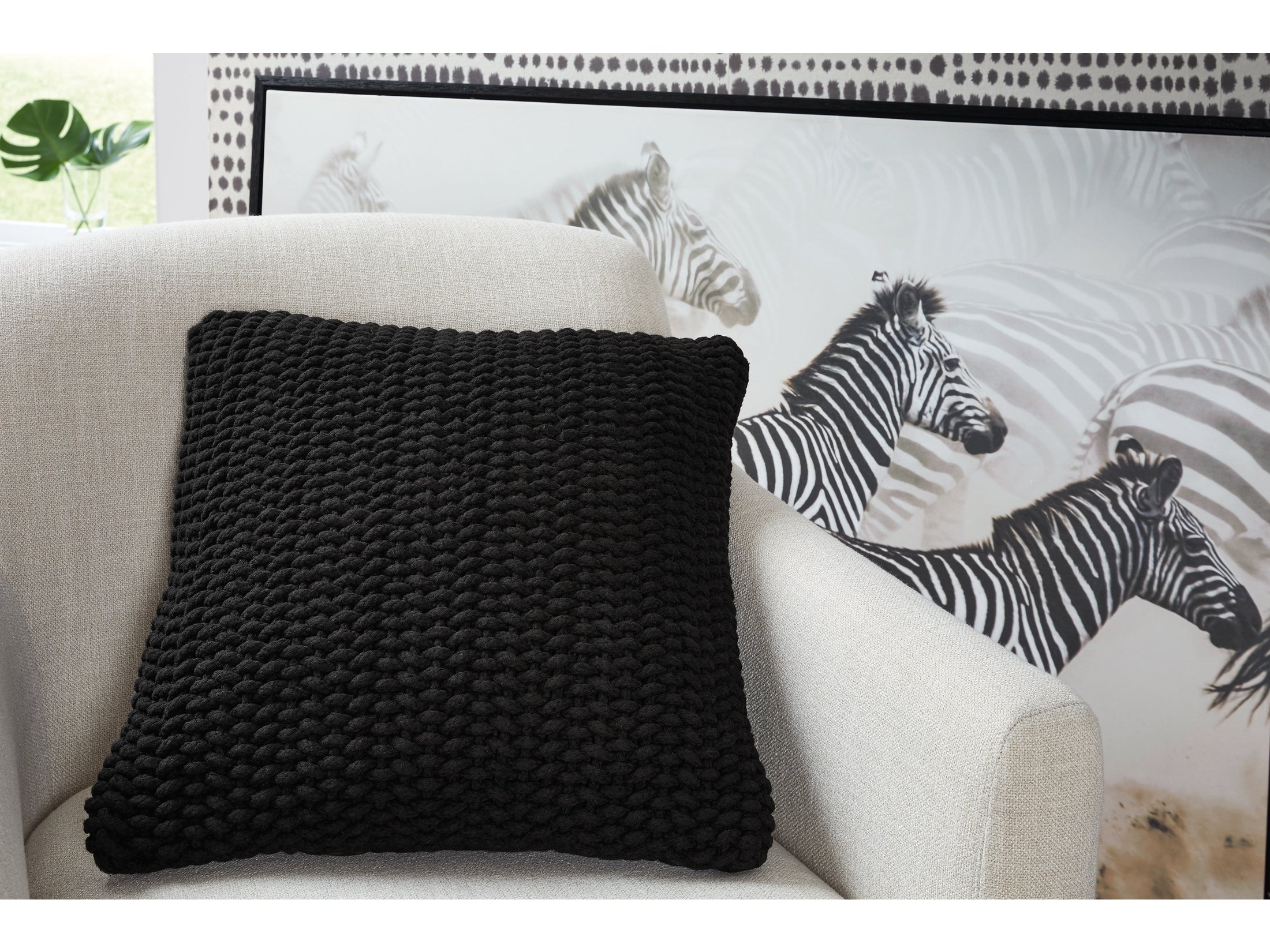 Renemore Black Pillow (Set of 4)