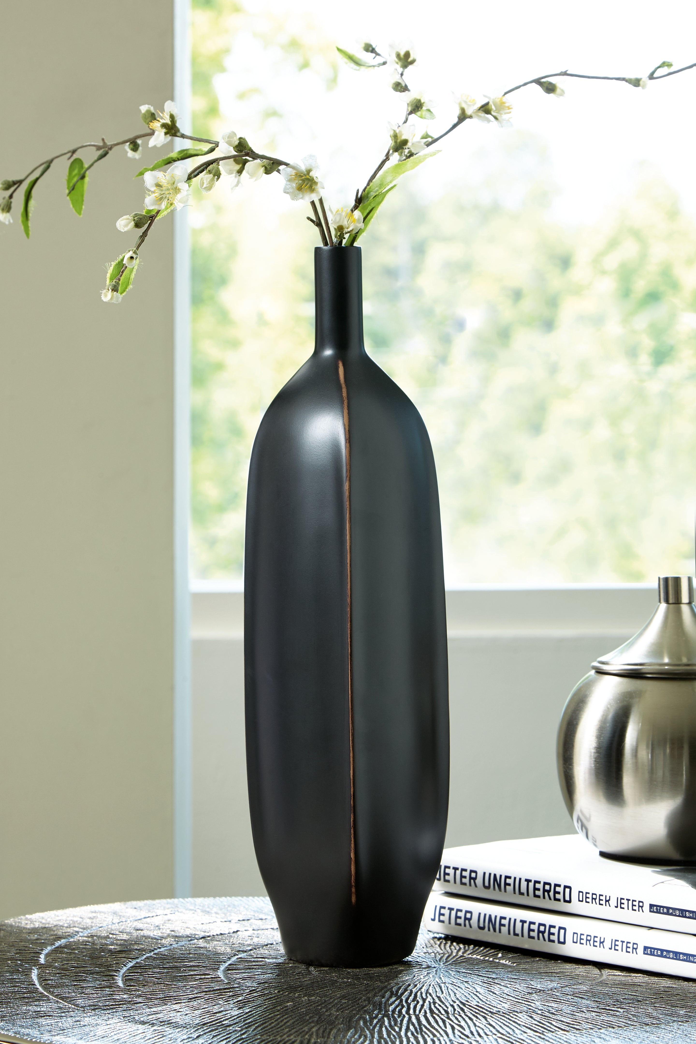 Rhaveney Black Vase