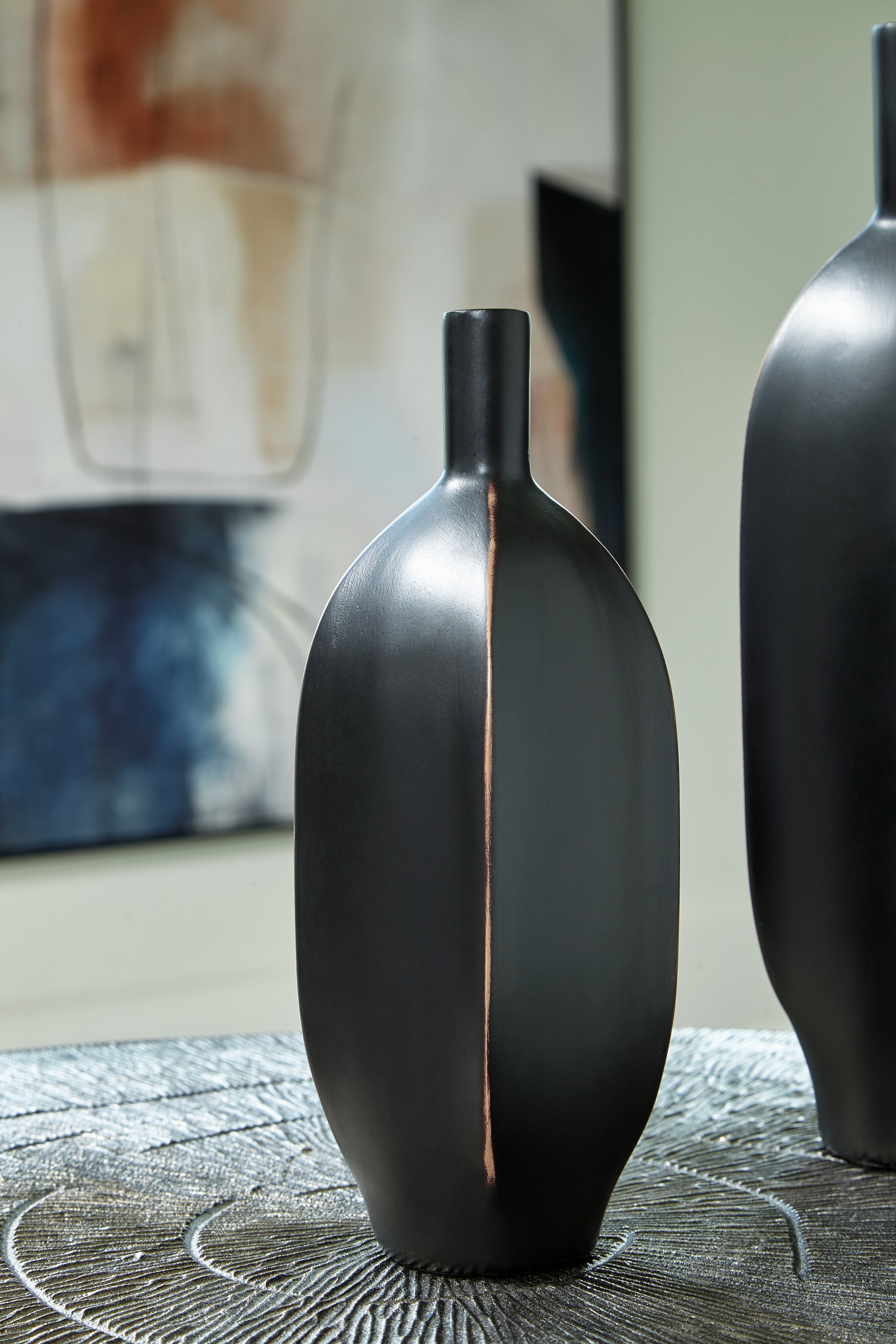 Rhaveney Black Vase
