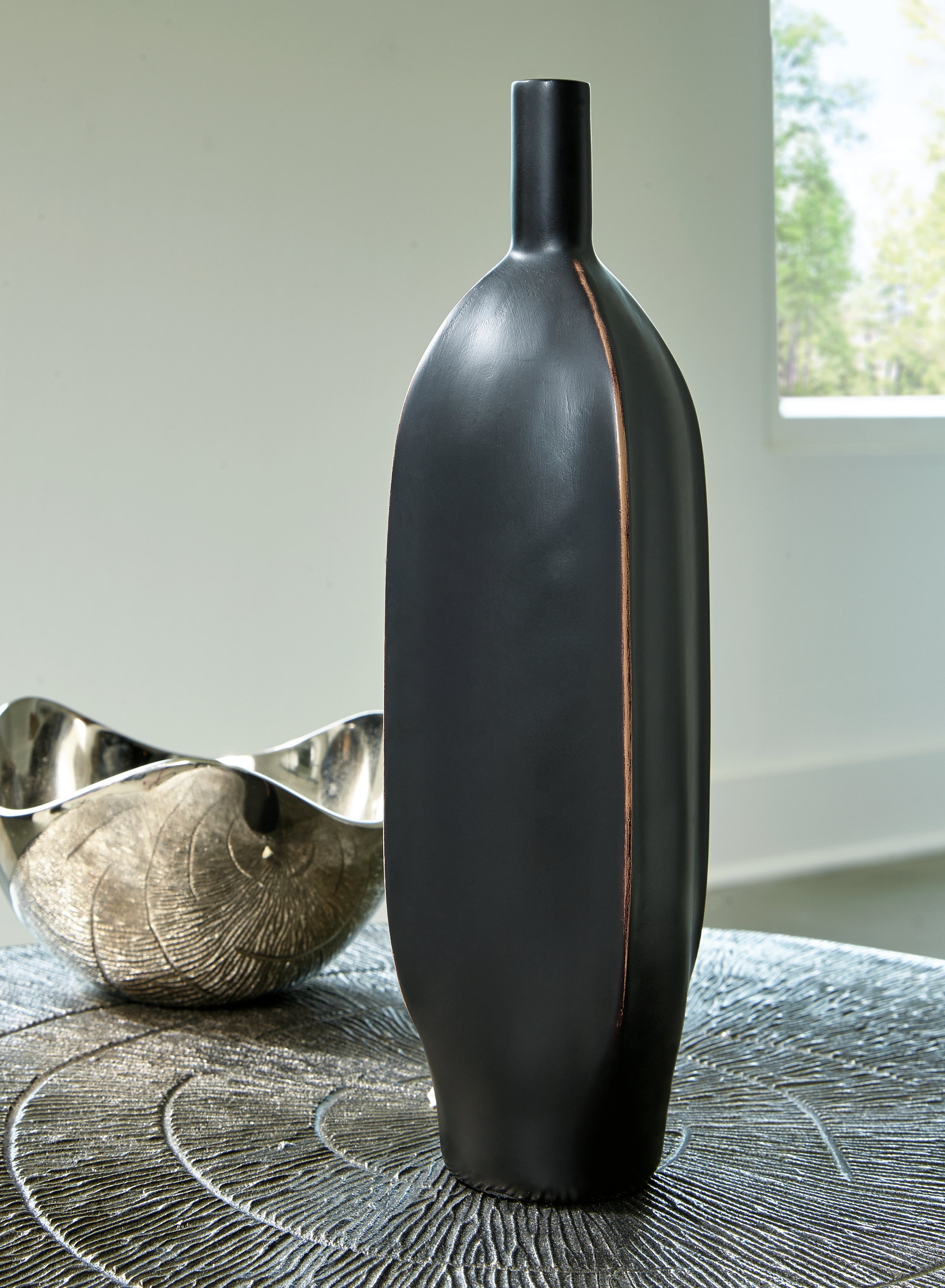 Rhaveney Black Vase