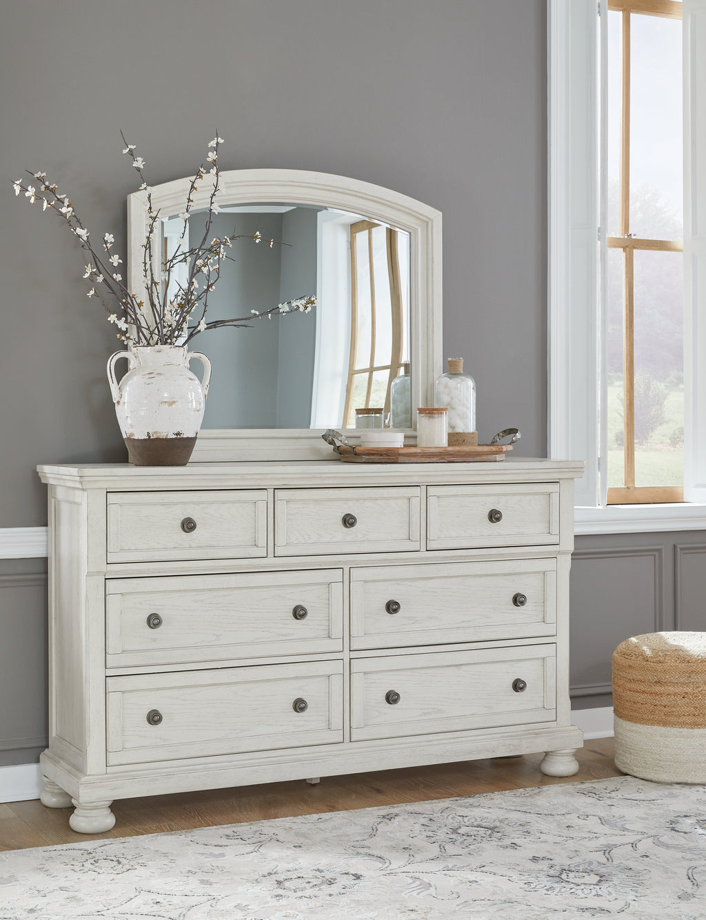 Robbinsdale Queen Panel Bedroom Set, Antique White