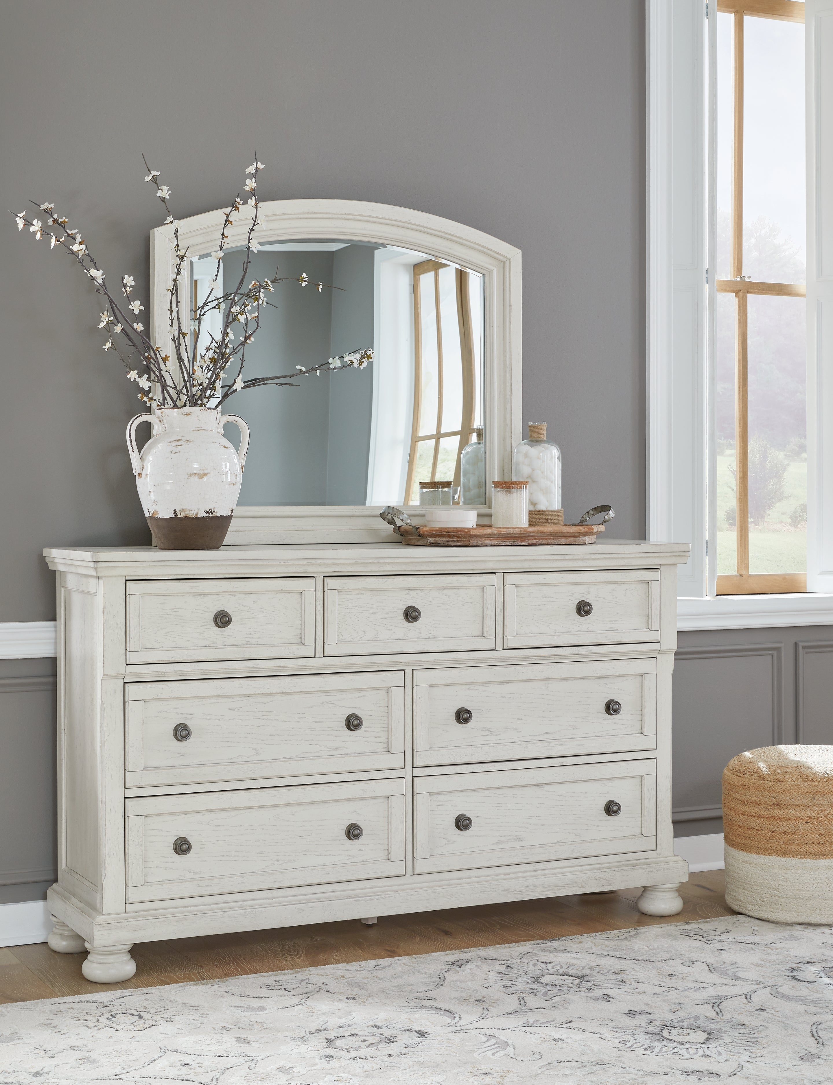 Robbinsdale Queen Panel Bedroom Set, Antique White