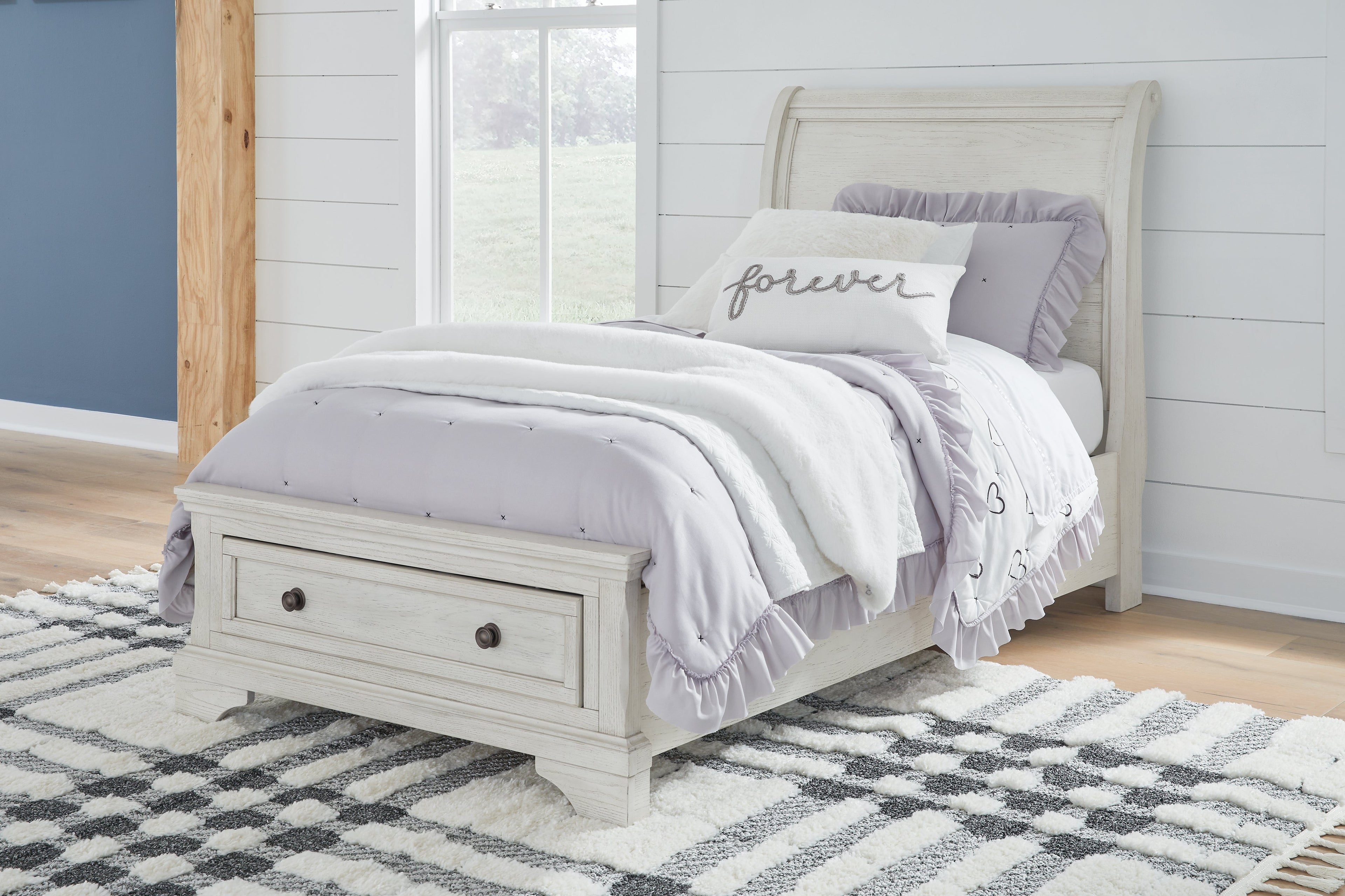 Robbinsdale Twin Storage Bedroom Set, Antique White