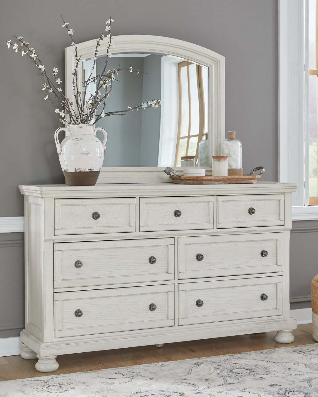 Robbinsdale Queen Sleigh Storage Bedroom Set, White