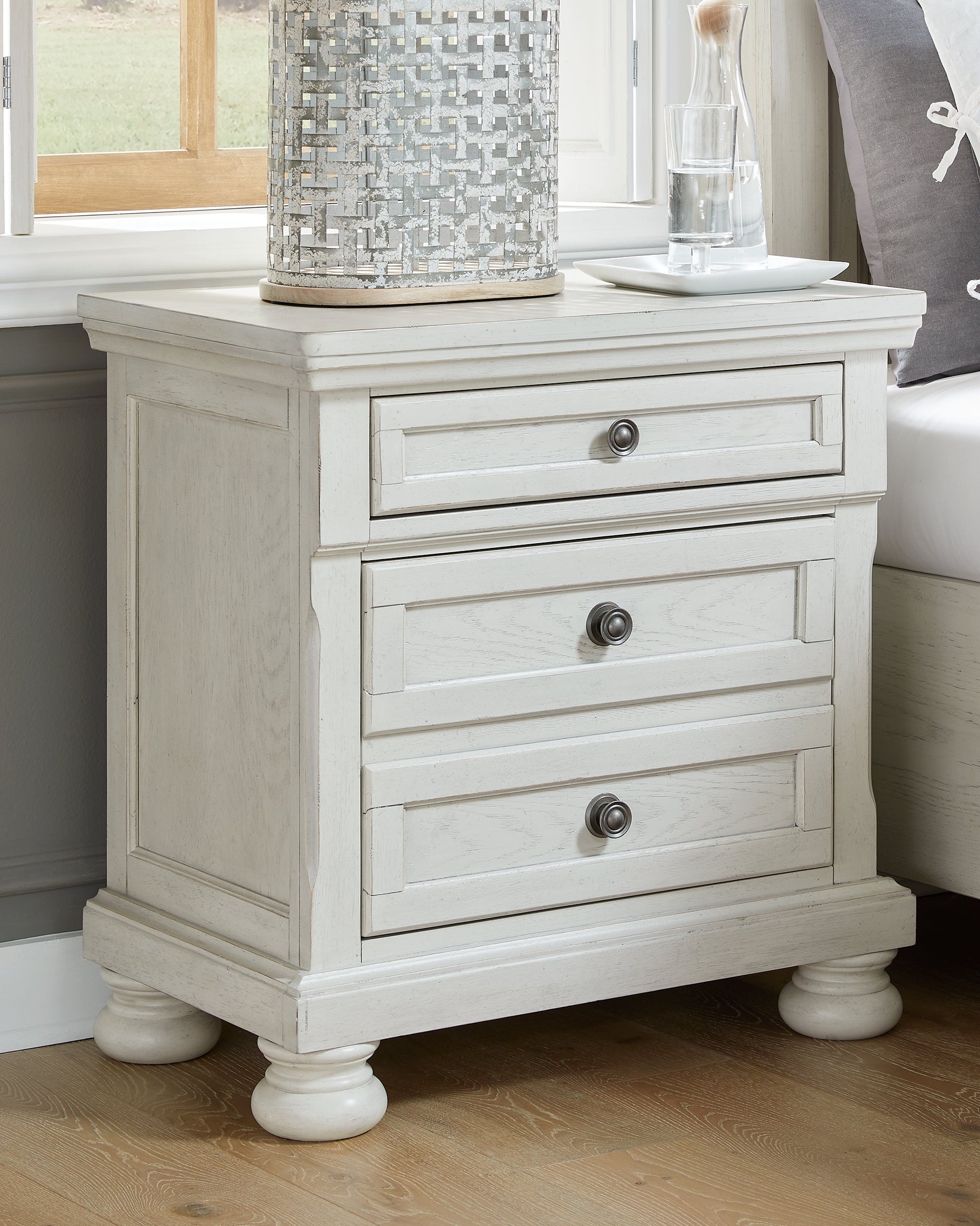 Robbinsdale Queen Storage Bedroom Set, White