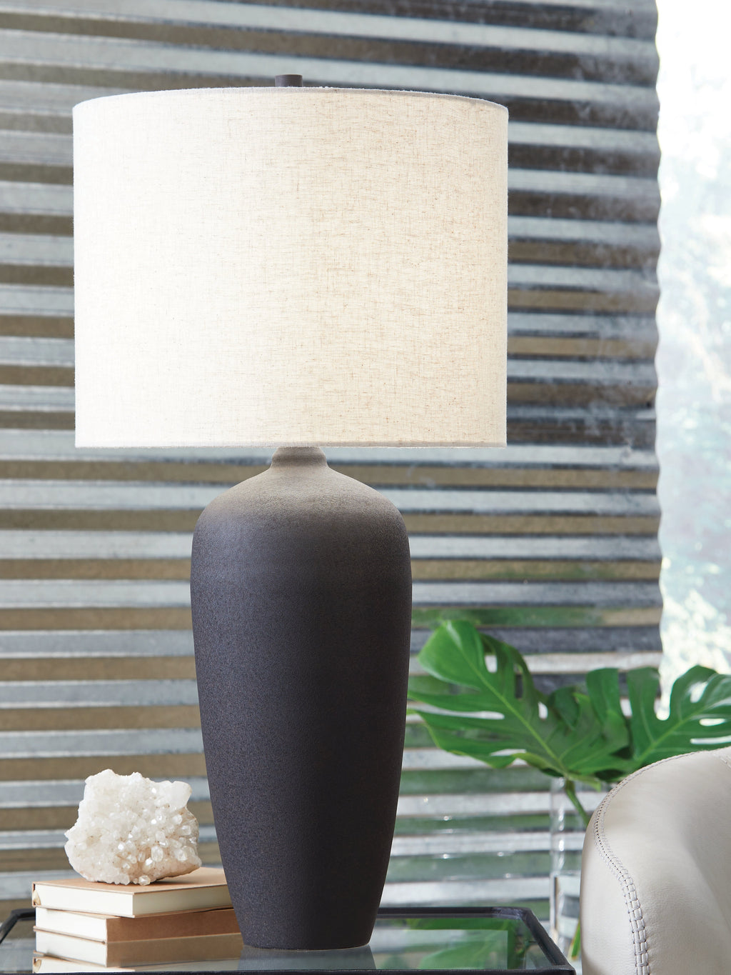 Ryenburg Black Metal Table Lamp (1/CN)