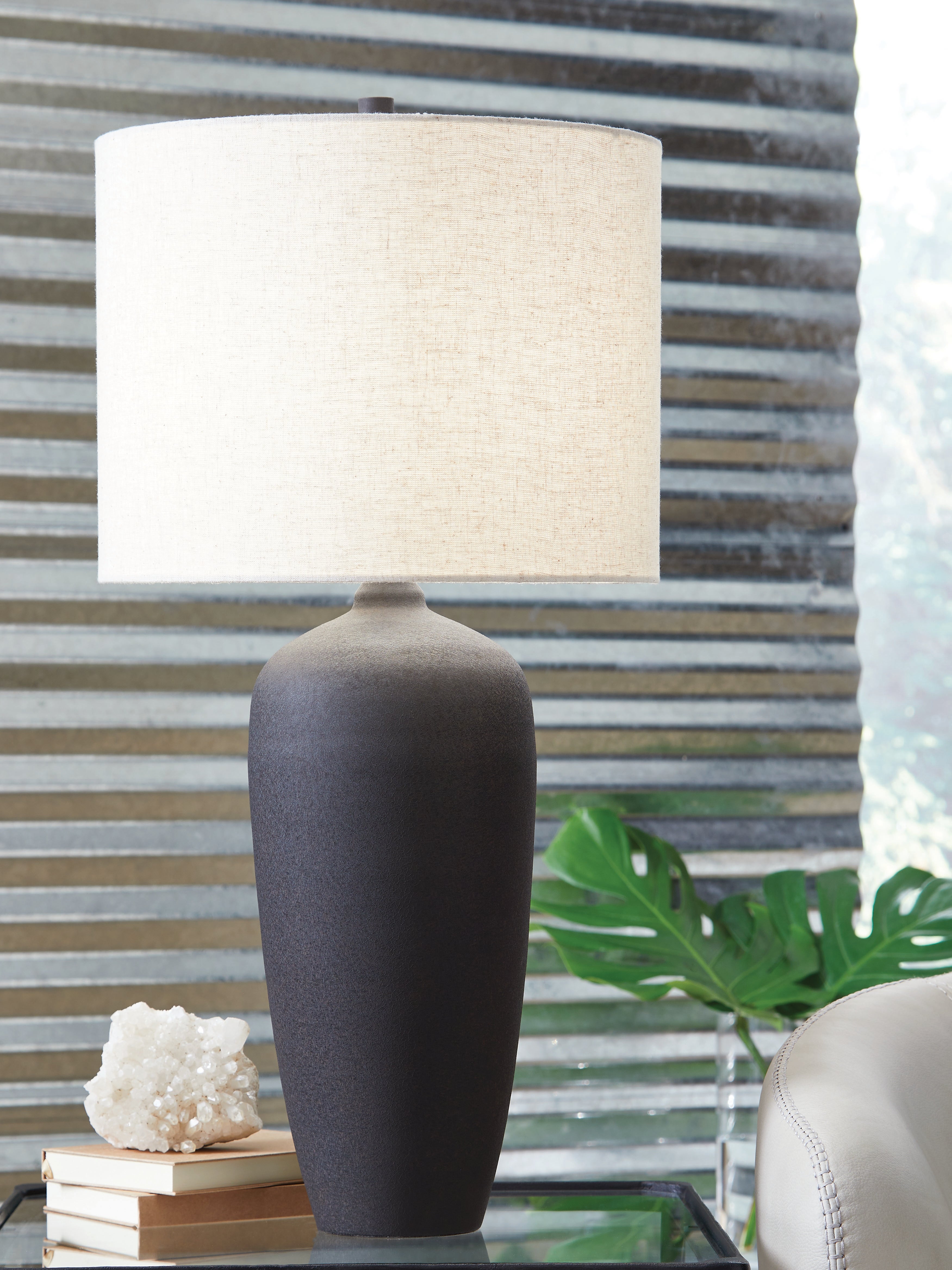 Ryenburg Black Metal Table Lamp (1/CN)