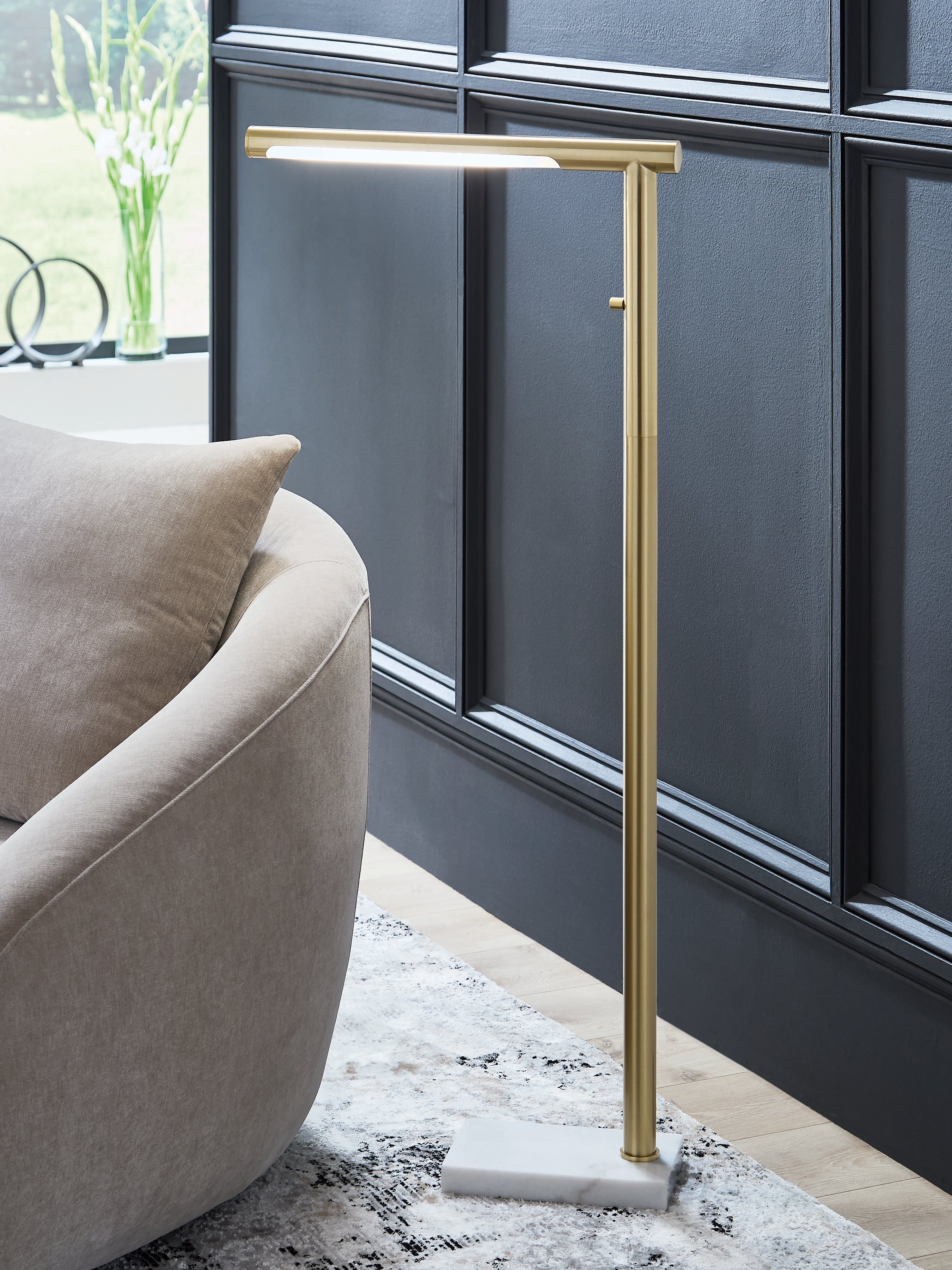 Santiford Gold/White Floor Lamp