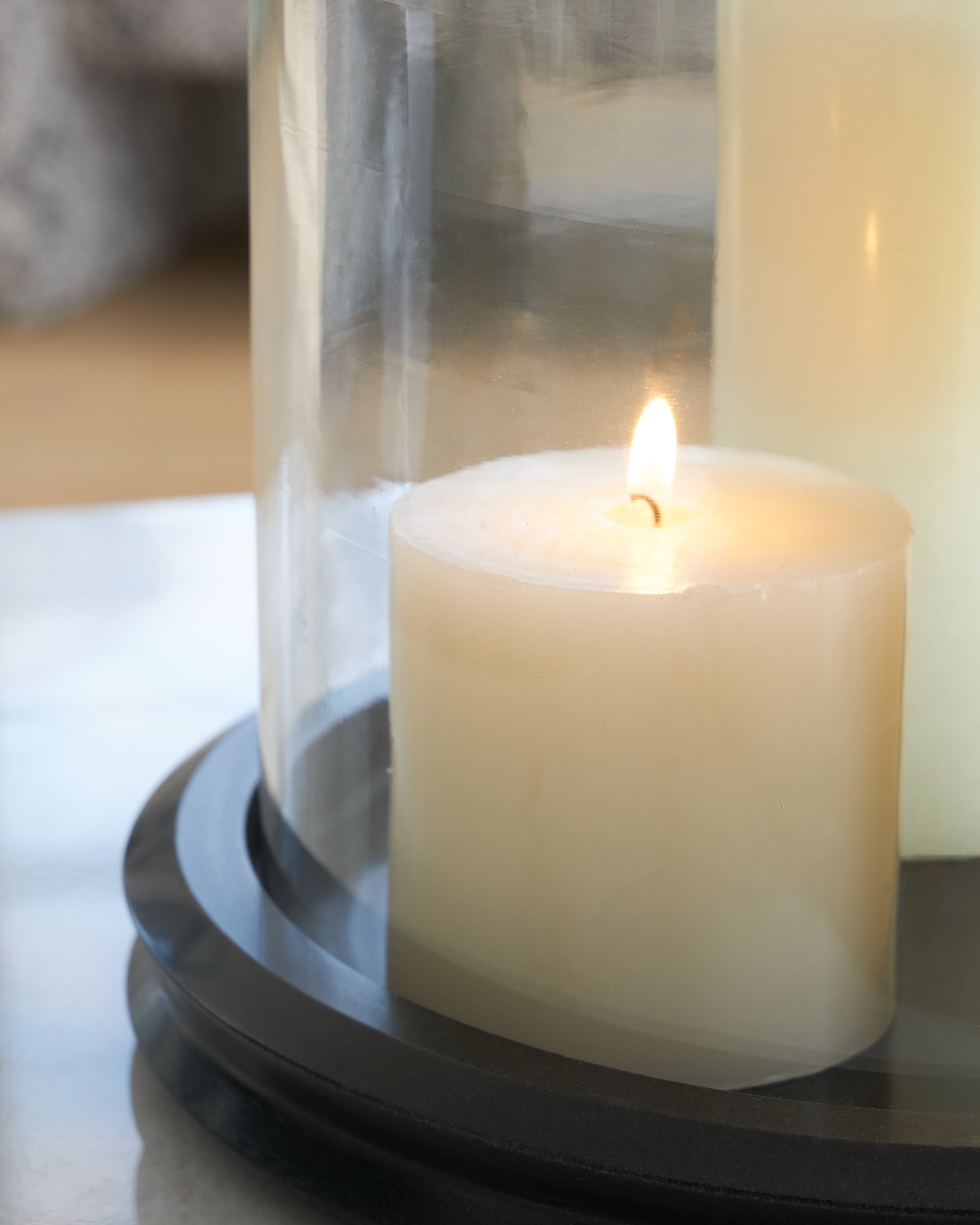 Saskia Clear/Black Candle Holder
