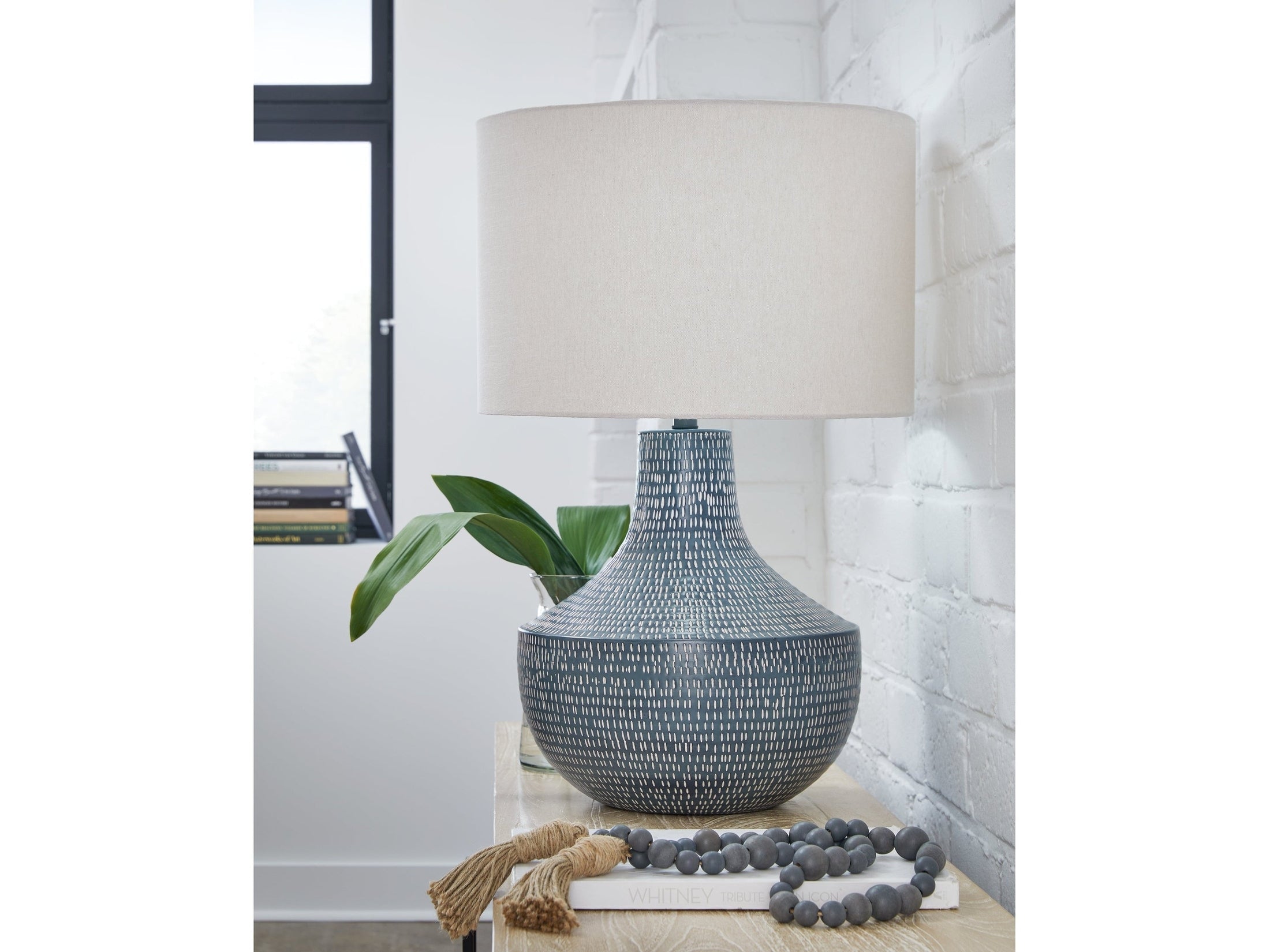 Schylarmont Gray/White Table Lamp