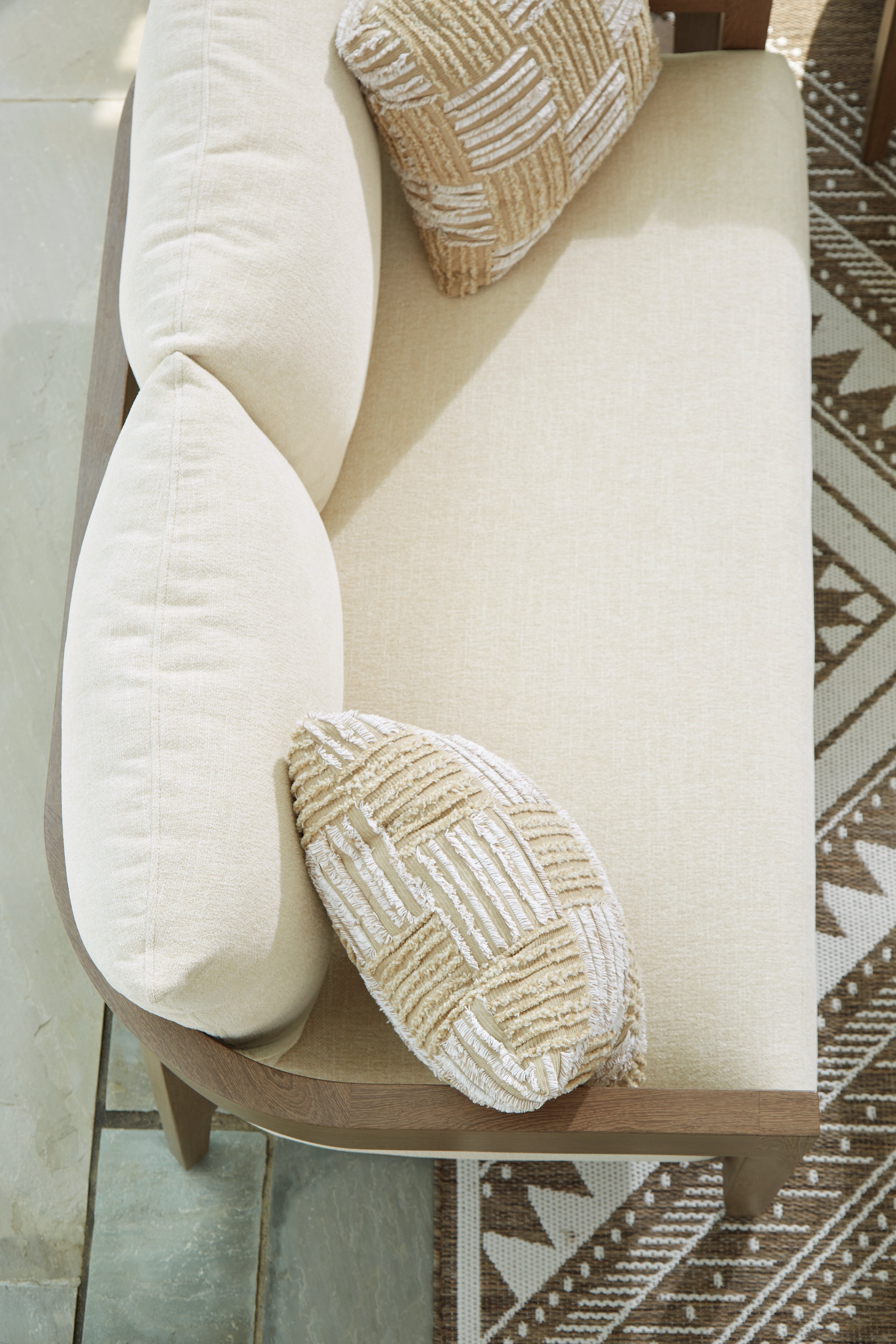 Serene Bay Dark Brown/White Loveseat w/Cushion