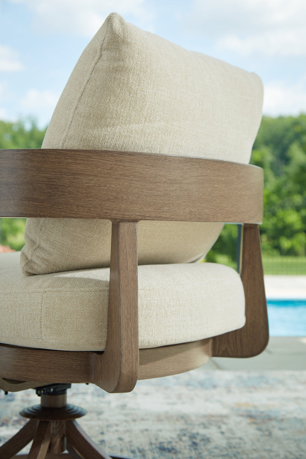 Serene Bay Dark Brown/White Swivel Chair w/Cushion (Set of 2)