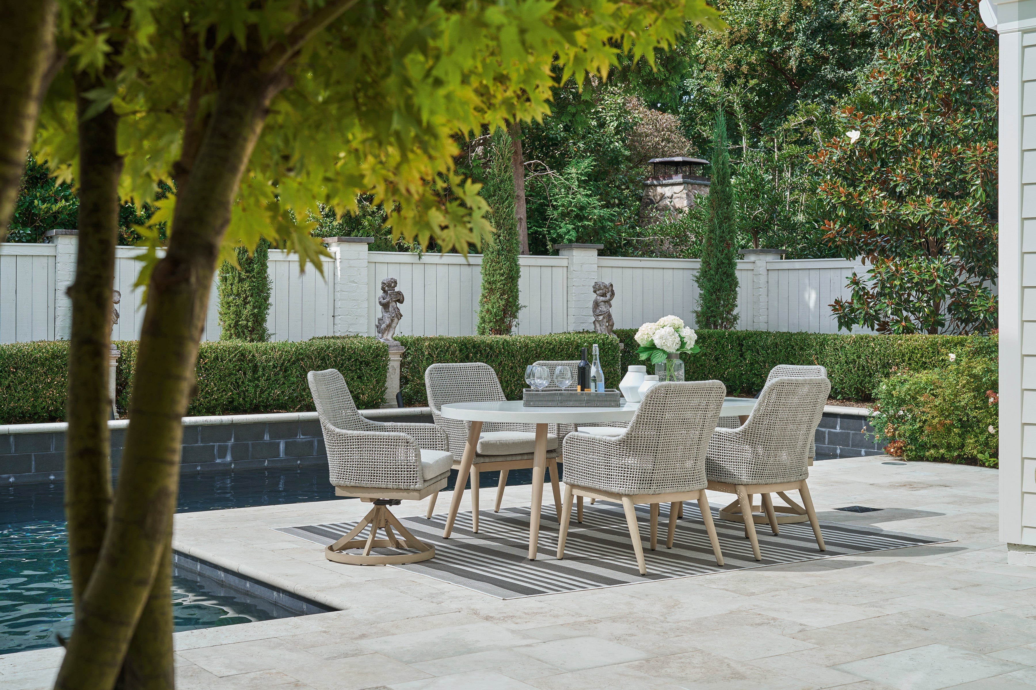 Seton Creek Gray Outdoor Oval Dining Set / 7pc