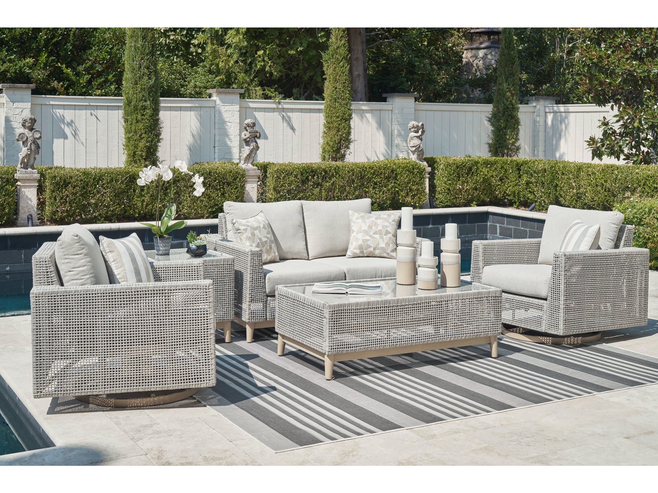 Seton Creek Outdoor Seating Group w/ Coffee Table / 4pc