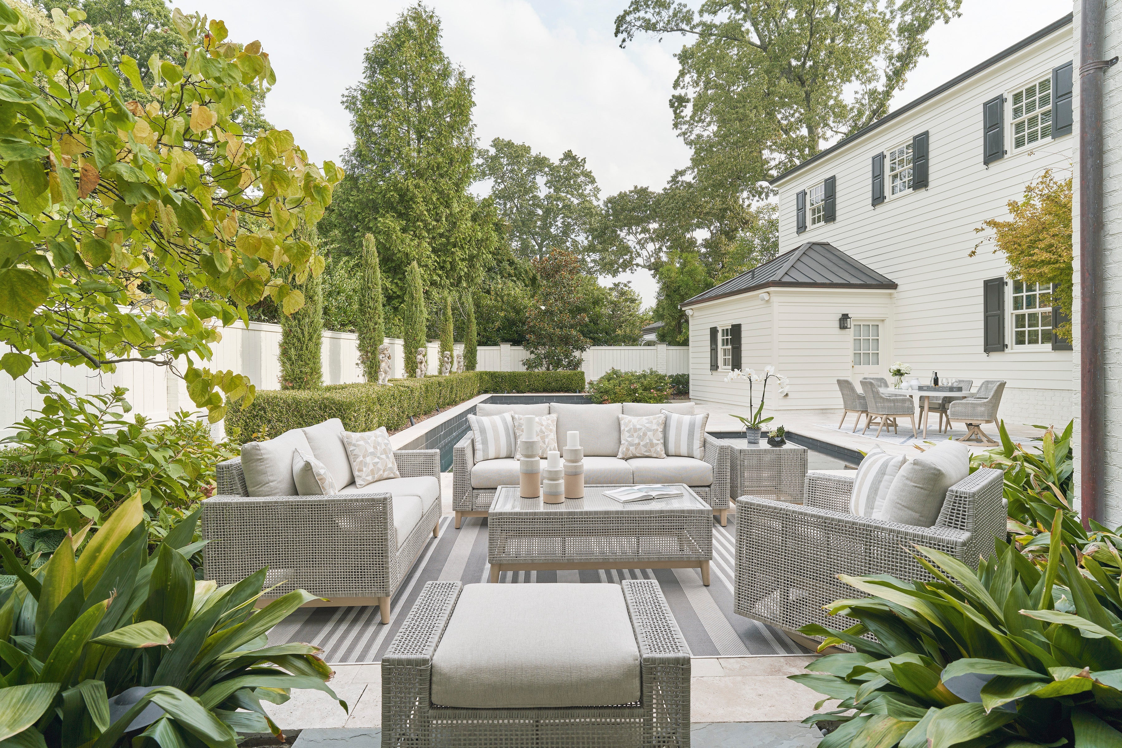 Seton Creek Outdoor Seating Group w/ Coffee Table / 4pc