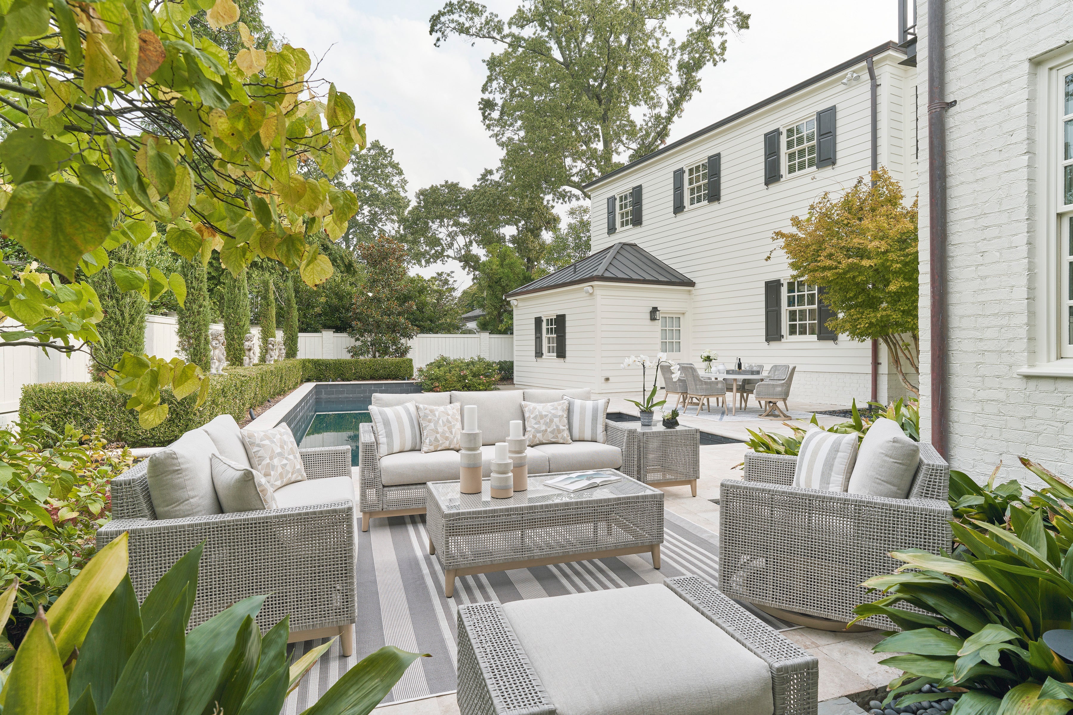 Seton Creek Outdoor Seating Group w/ Coffee Table / 4pc