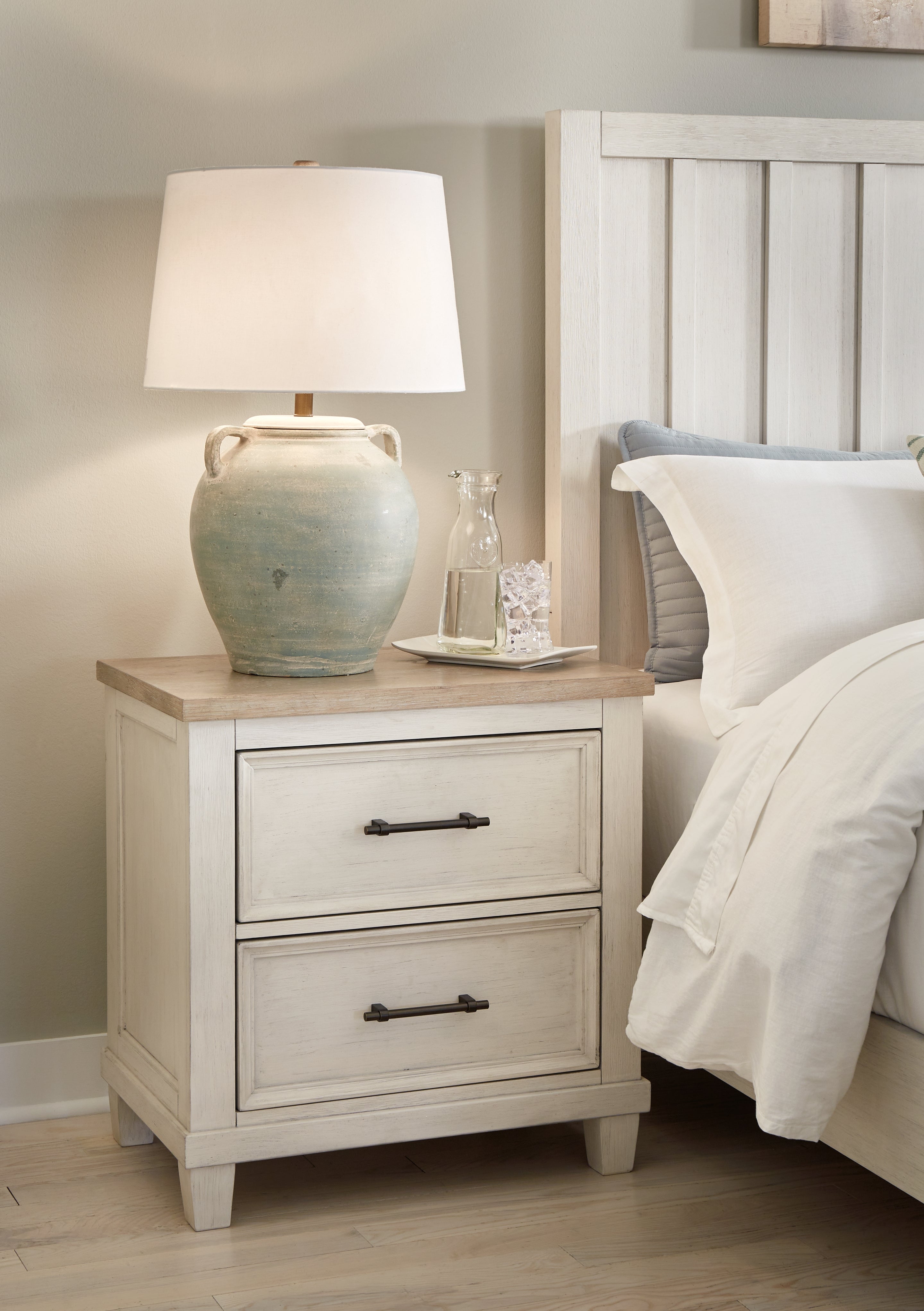 Shaybrock /Brown Queen Panel Bed, Dresser, Mirror and Nightstand, Antique White