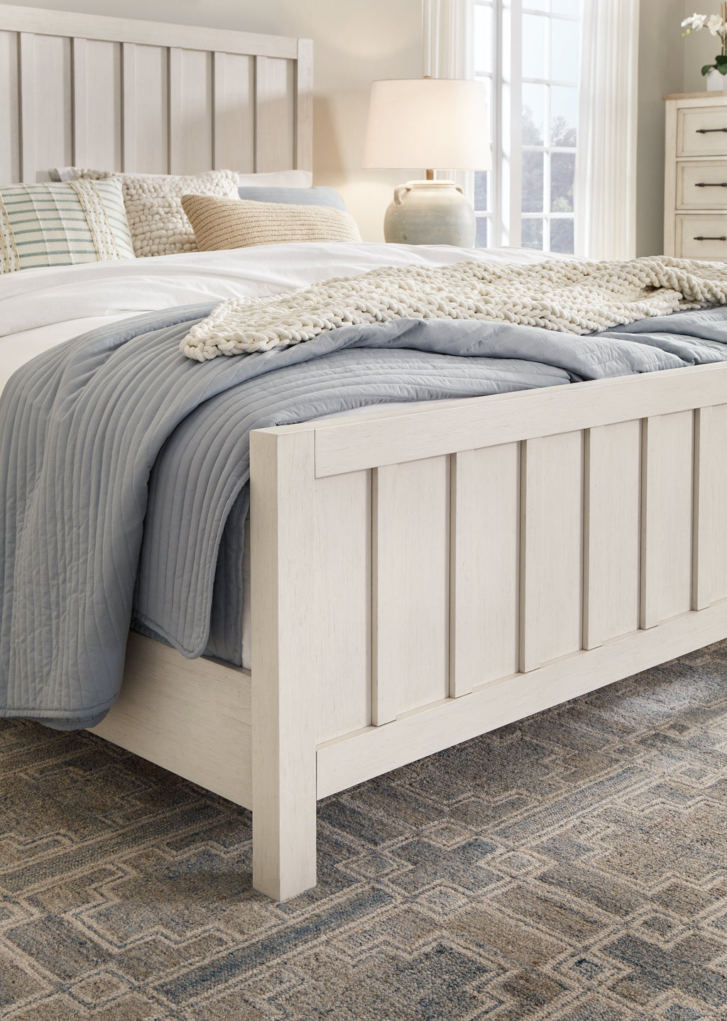 Shaybrock Antique White California King Panel Bed