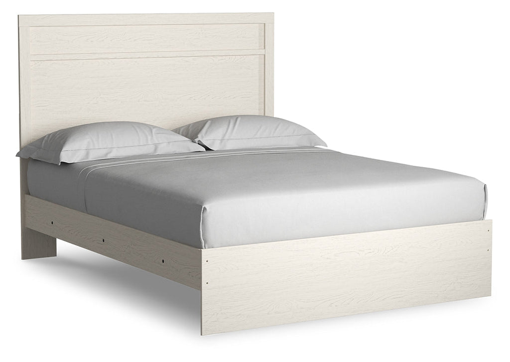 Stelsie White Queen Panel Bedroom Set with Chest and Nightstand