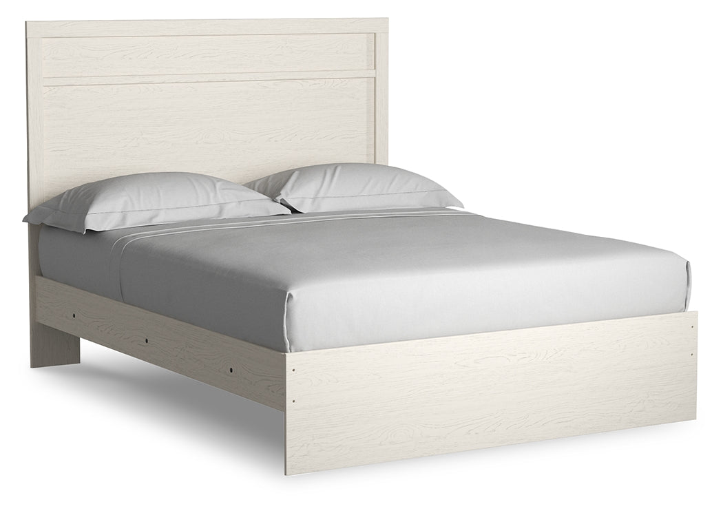 Stelsie White Queen Panel Bedroom Set with Chest and Nightstand