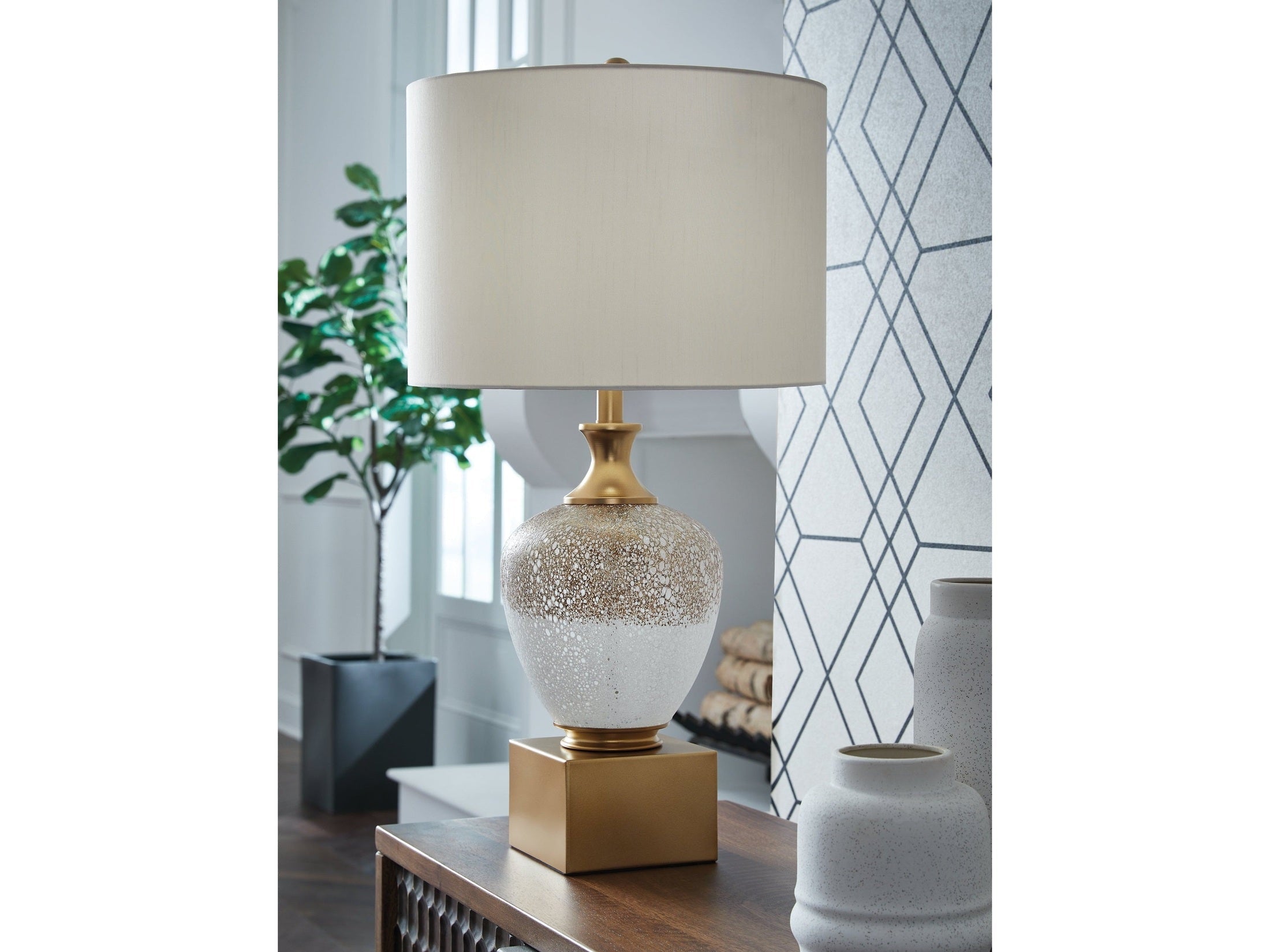 Tavisburg Brown/White/Gold Table Lamp