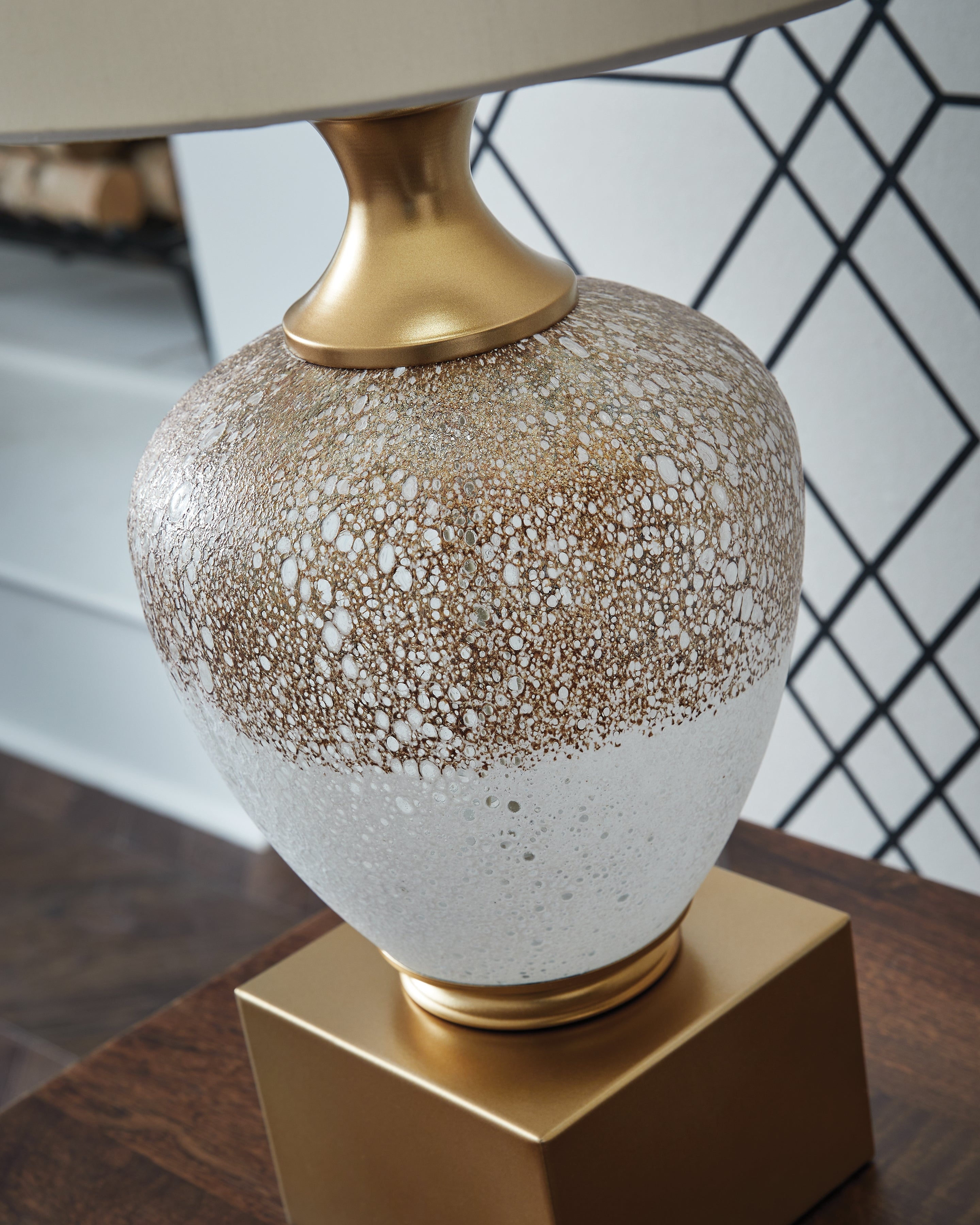 Tavisburg Brown/White/Gold Table Lamp