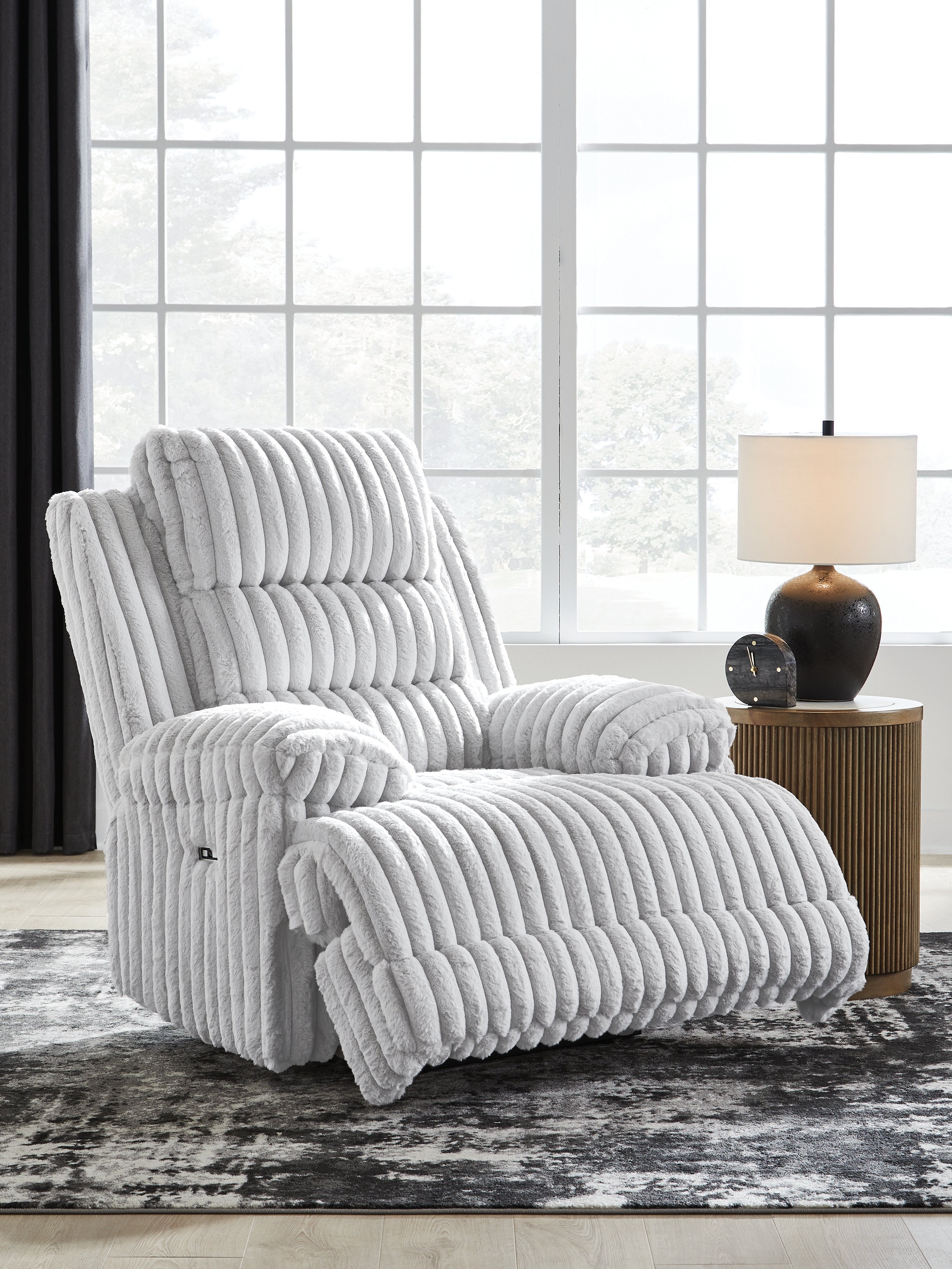 Technique Alloy Power Recliner