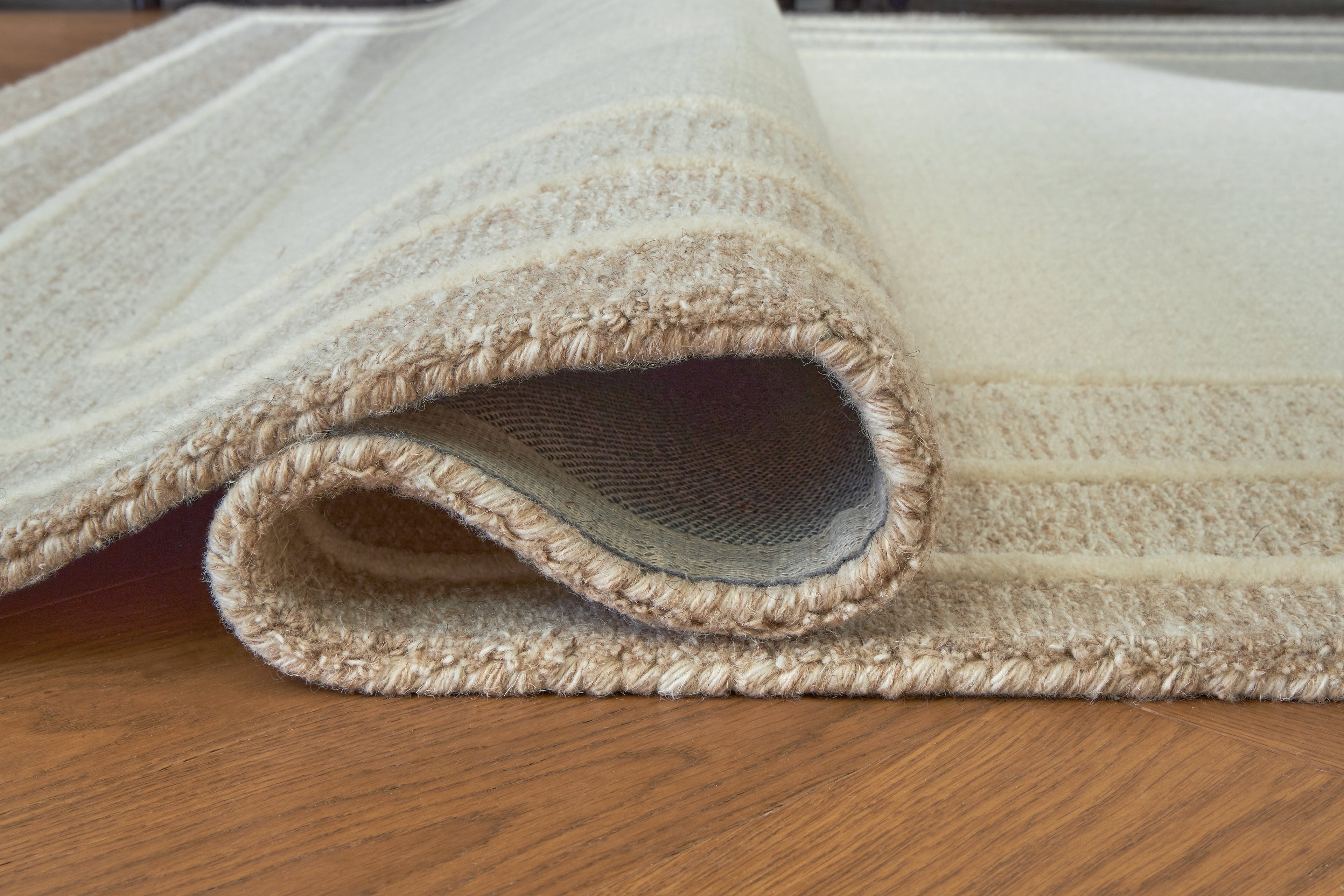Teelgan Ivory/Tan Large Rug