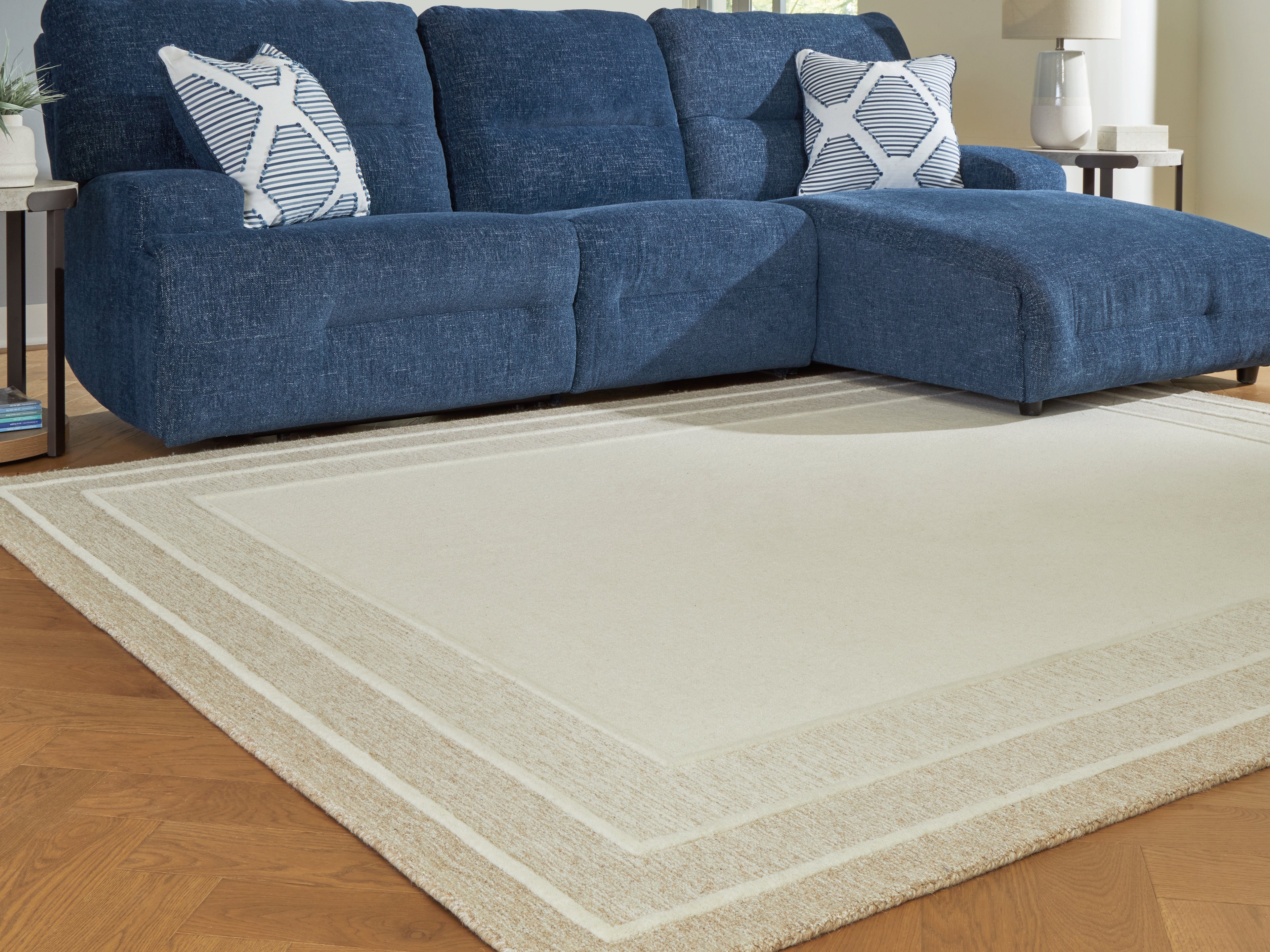 Teelgan Ivory/Tan Large Rug