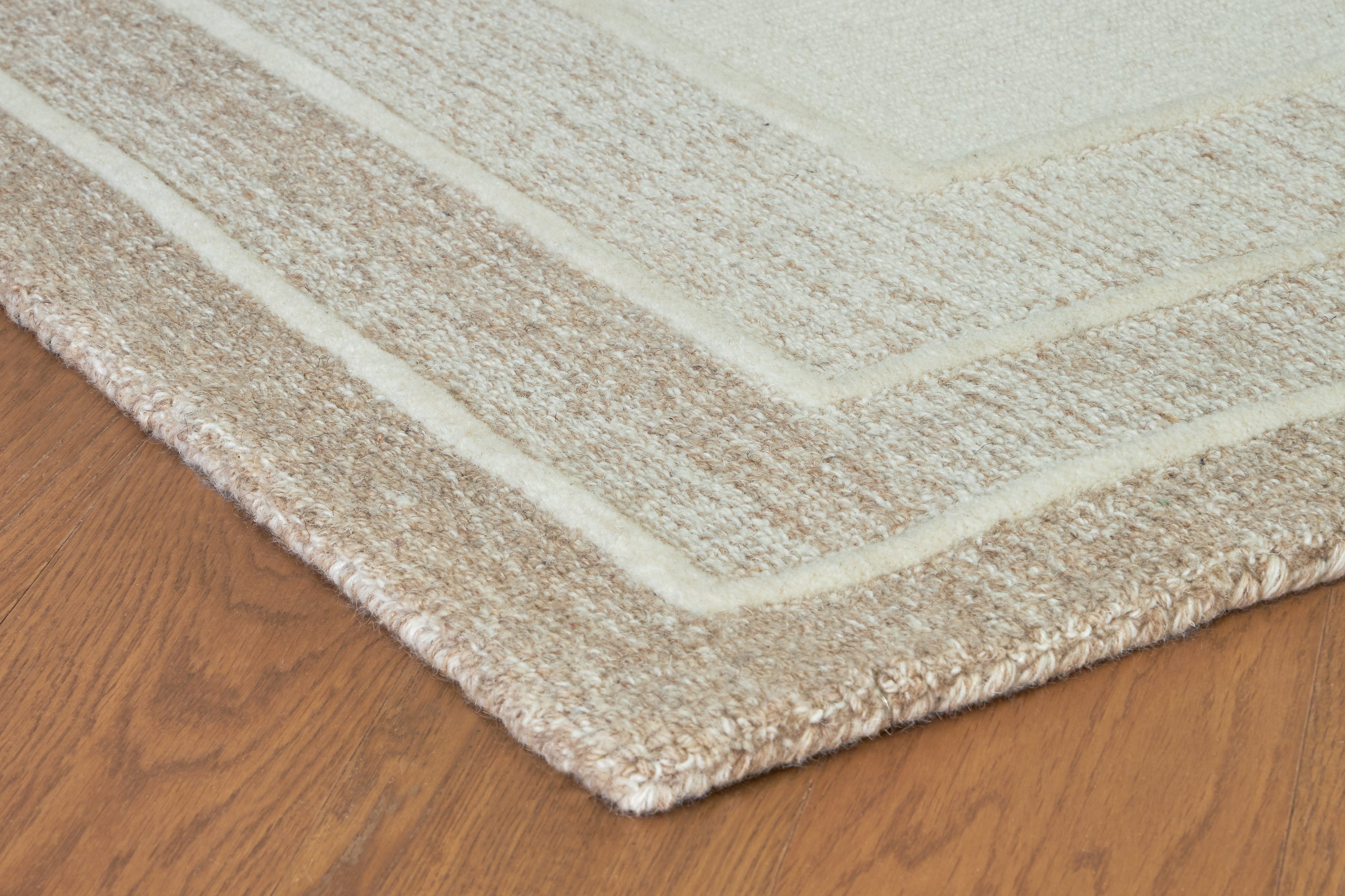 Teelgan Ivory/Tan Medium Rug