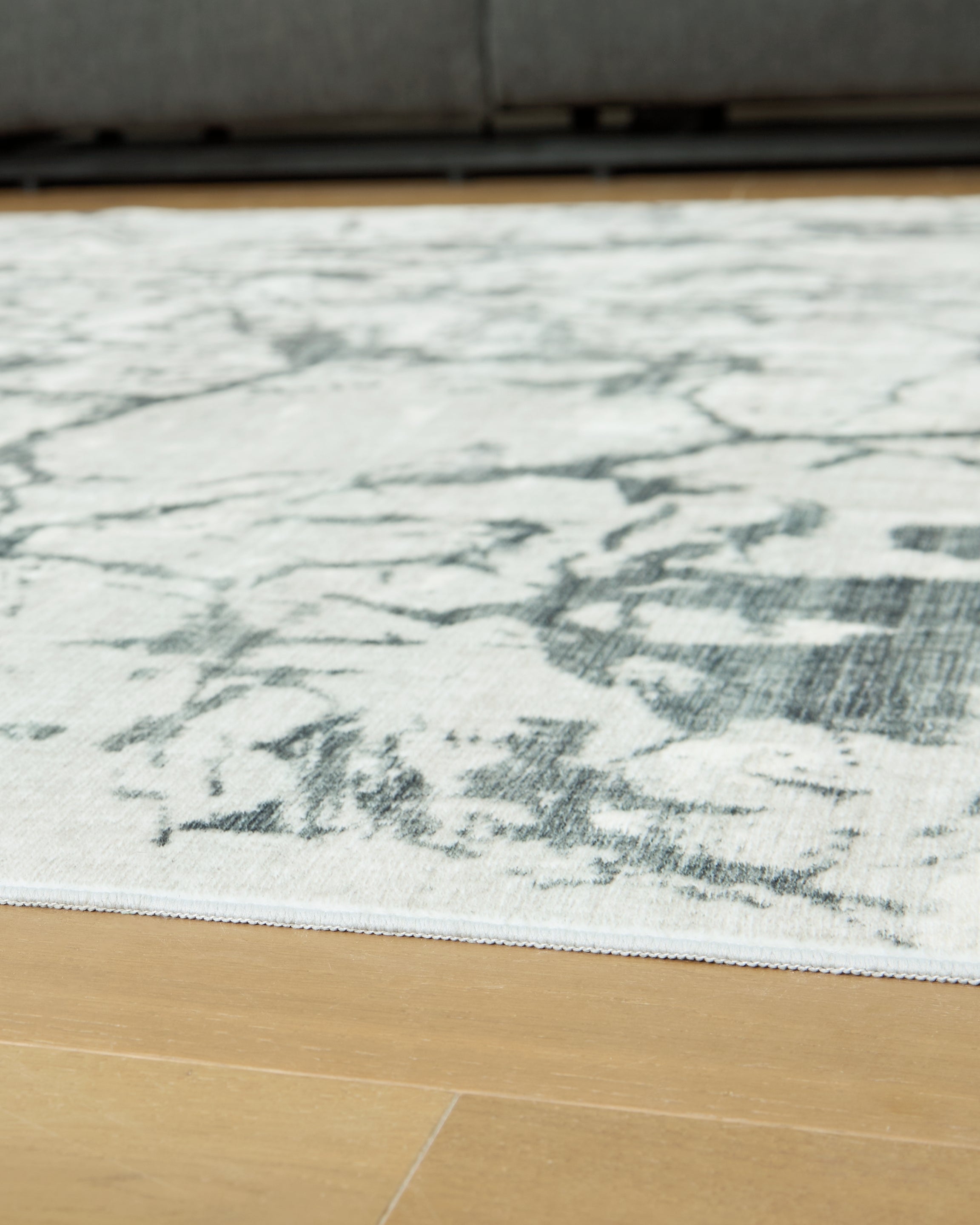 Tobinbury Gray Washable Large Rug