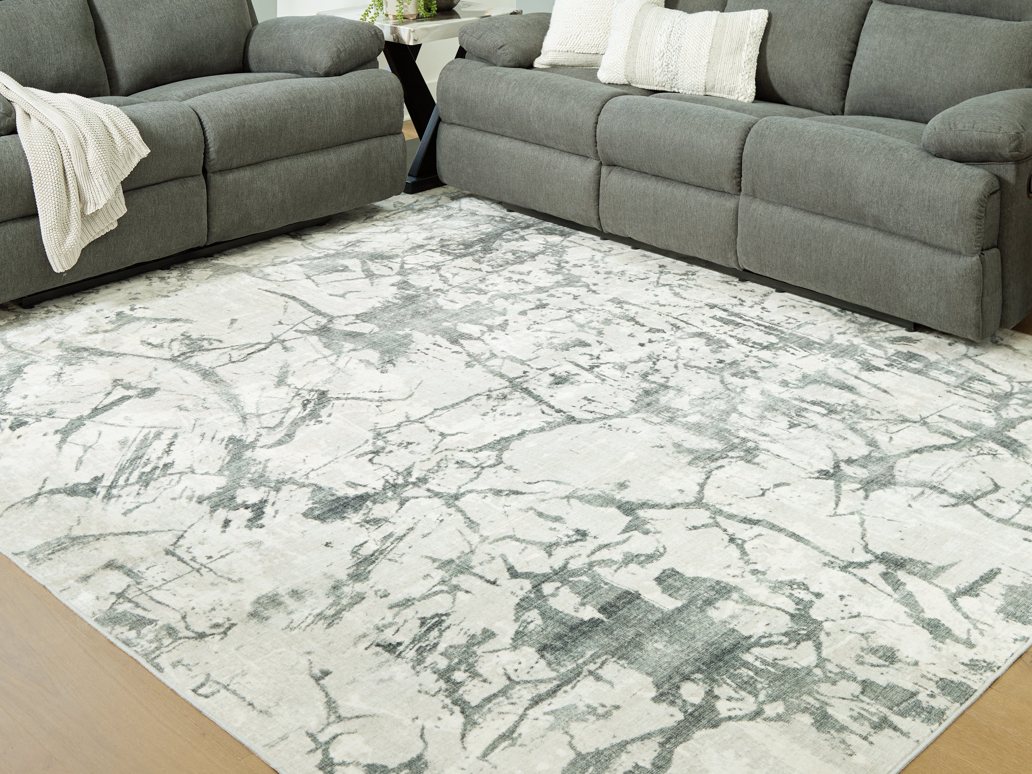 Tobinbury Gray Washable Large Rug