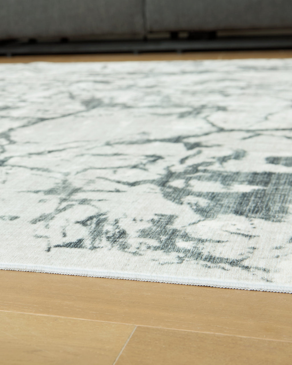 Tobinbury Gray Washable Medium Rug