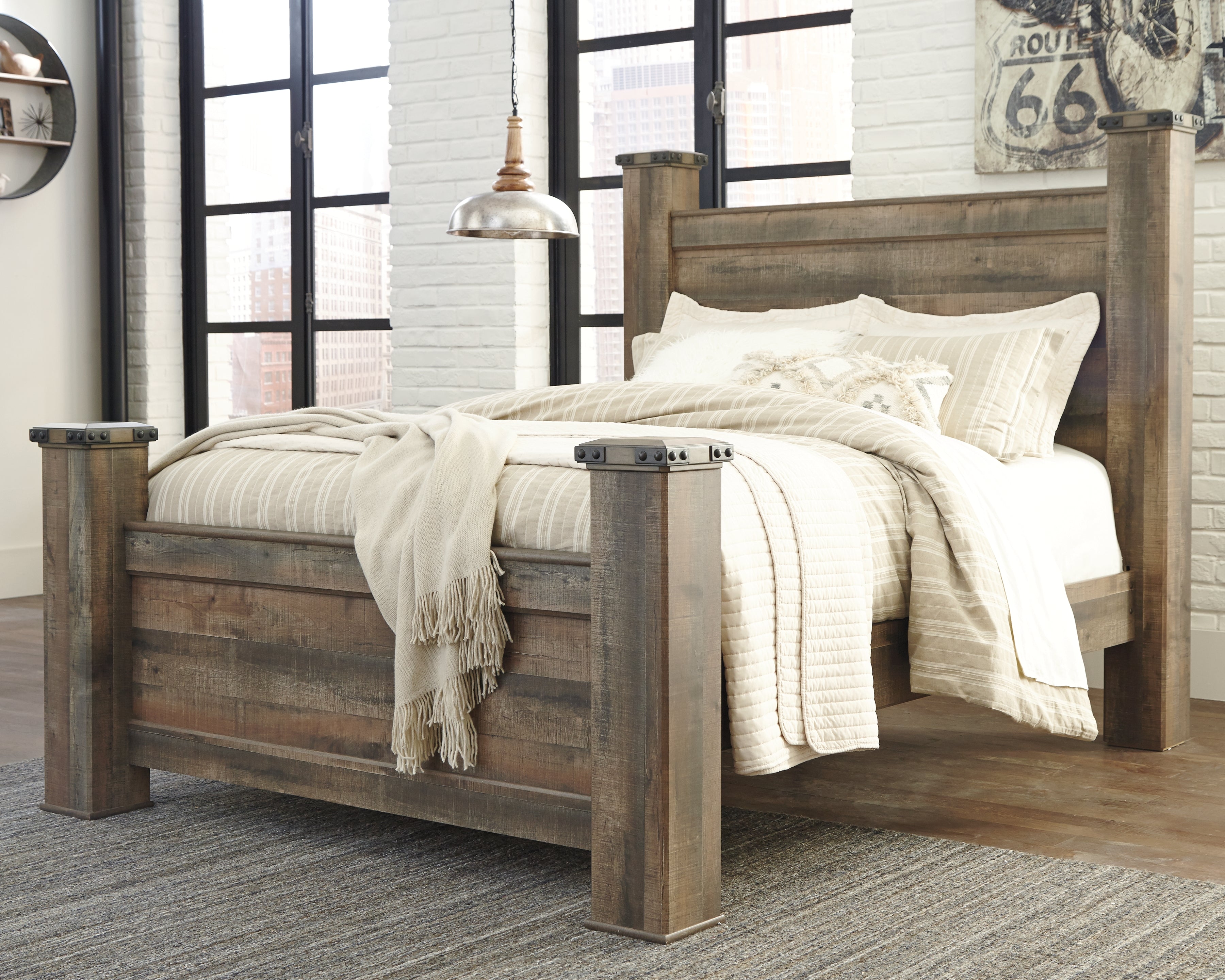 Trinell Queen Poster Bedroom Set, Brown