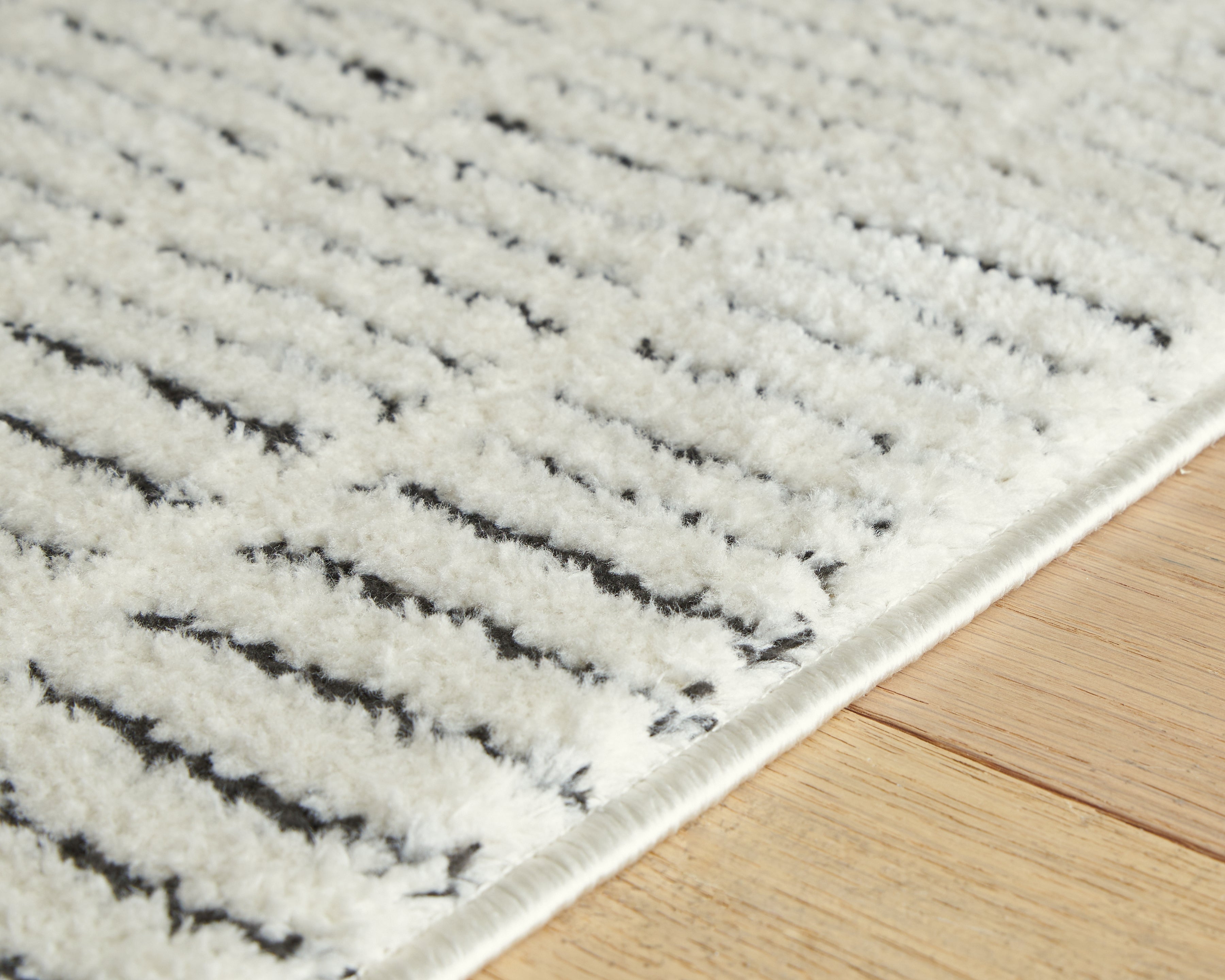 Turinwith Ivory/Black Medium Rug