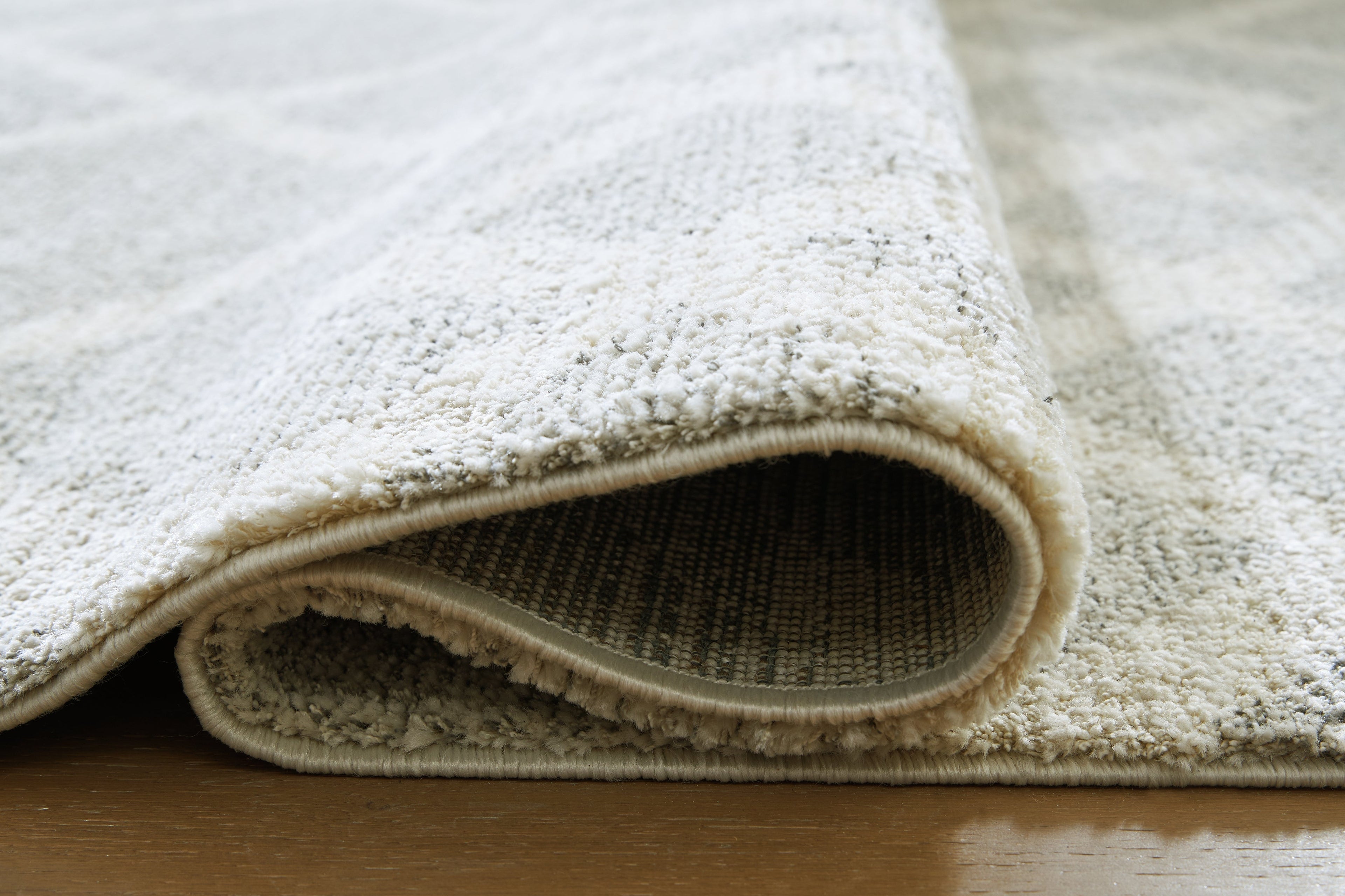 Unawick Gray/Ivory Medium Rug