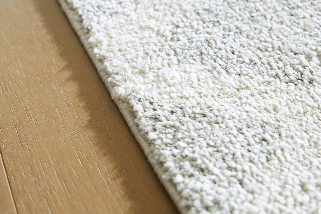 Unawick Gray/Ivory Medium Rug